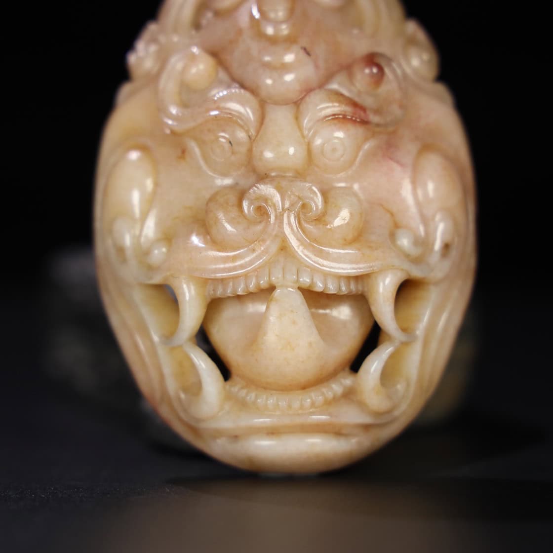 Chinese Natural Jade Carved animal-faced belt buckle