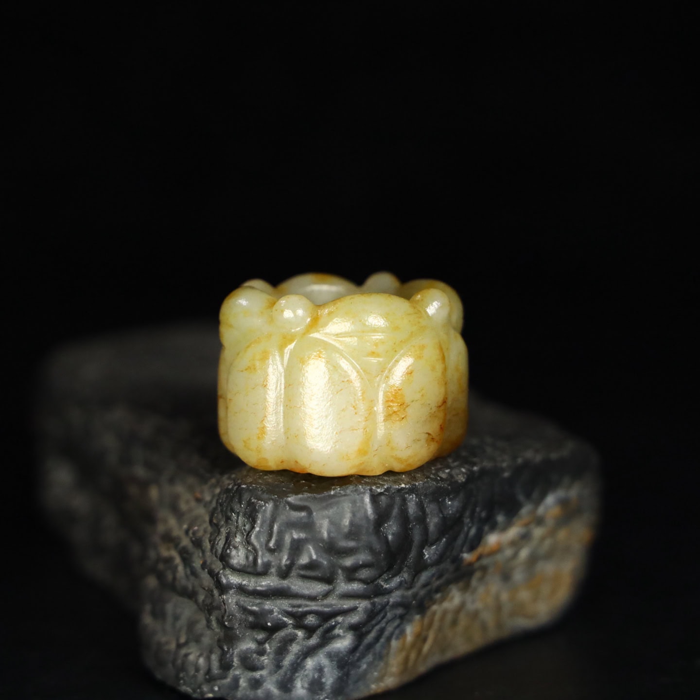 Chinese Natural Jade Carved Ring Finger
