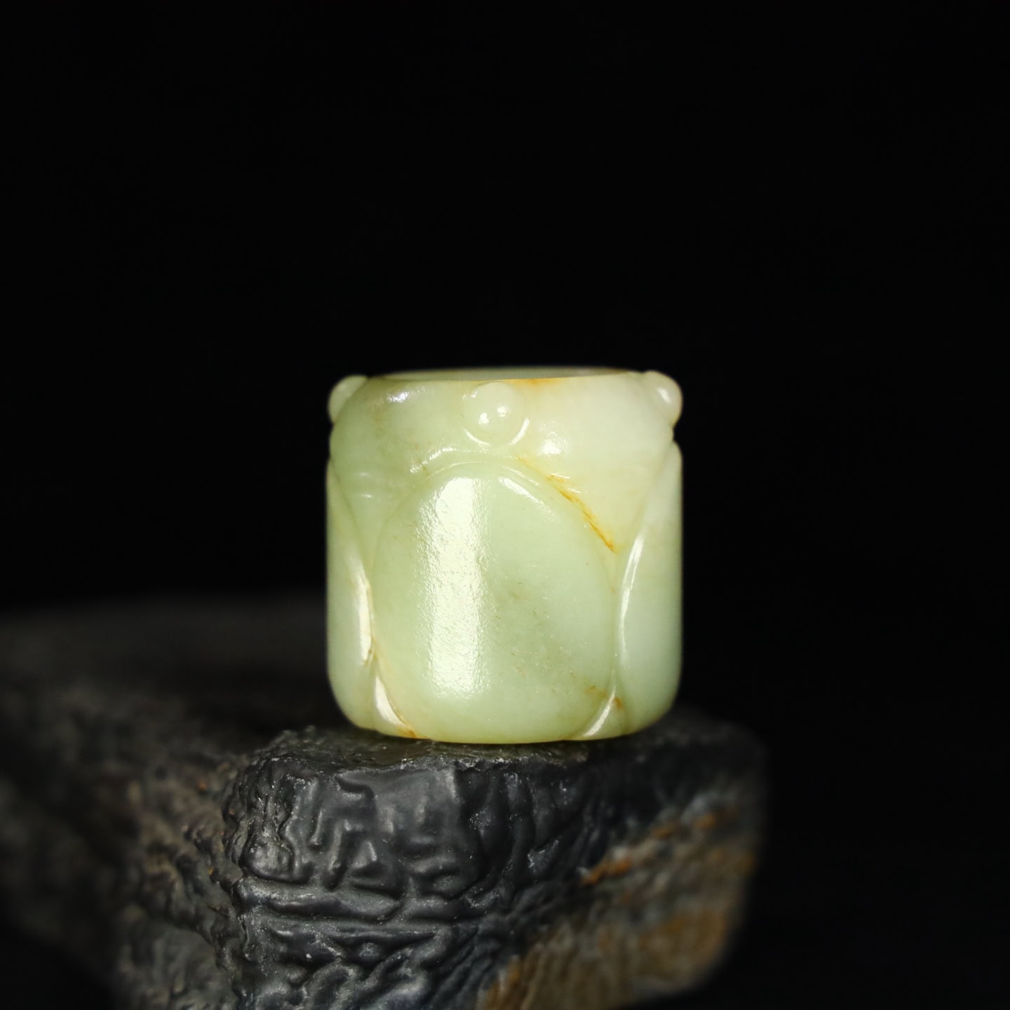 Chinese Natural Jade Carved Ring Finger