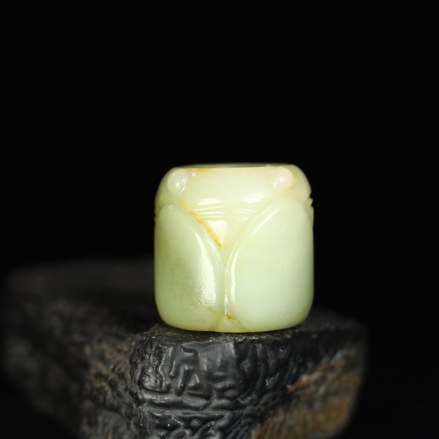 Chinese Natural Jade Carved Ring Finger