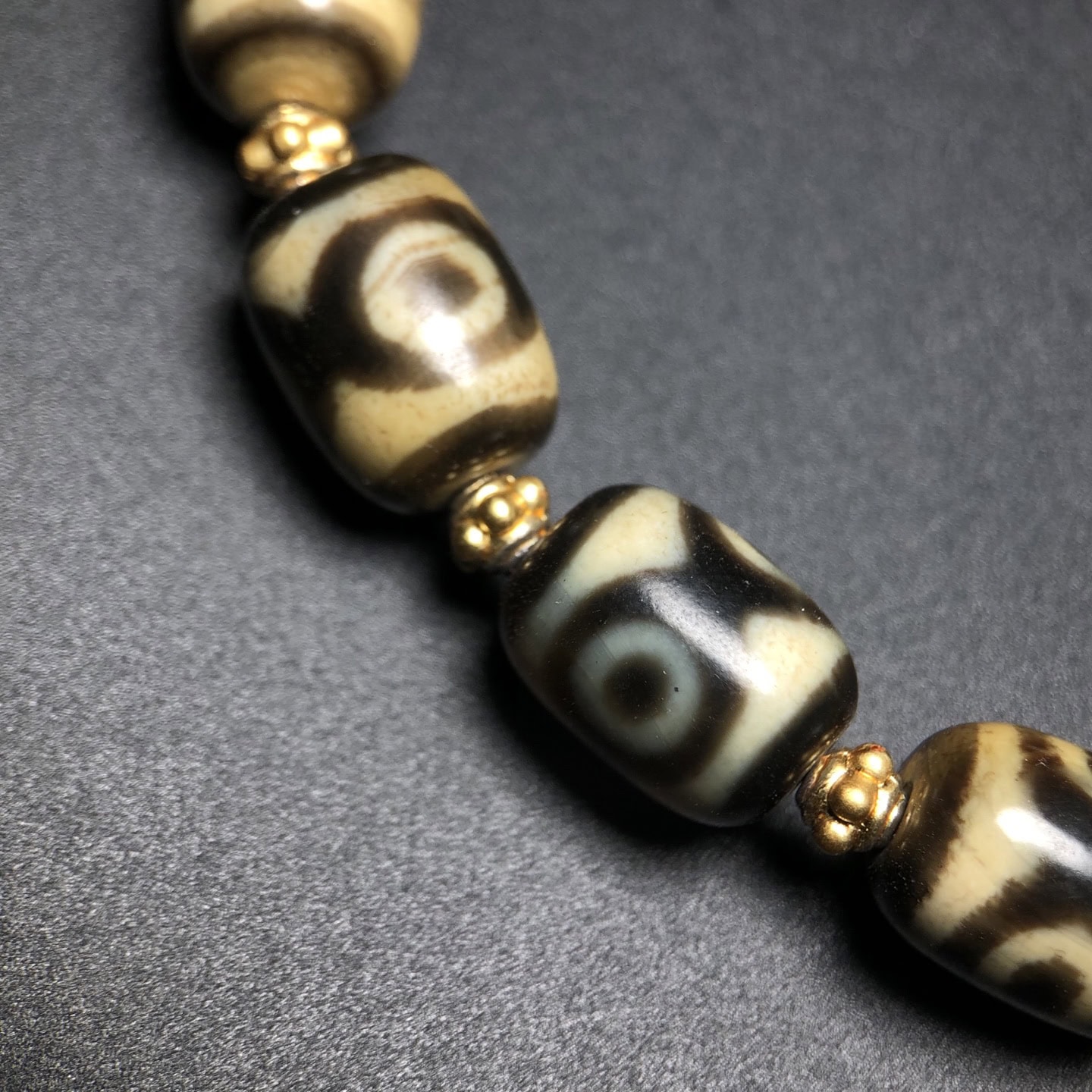 Chinese Natural Agate DZI Bead Bracelet