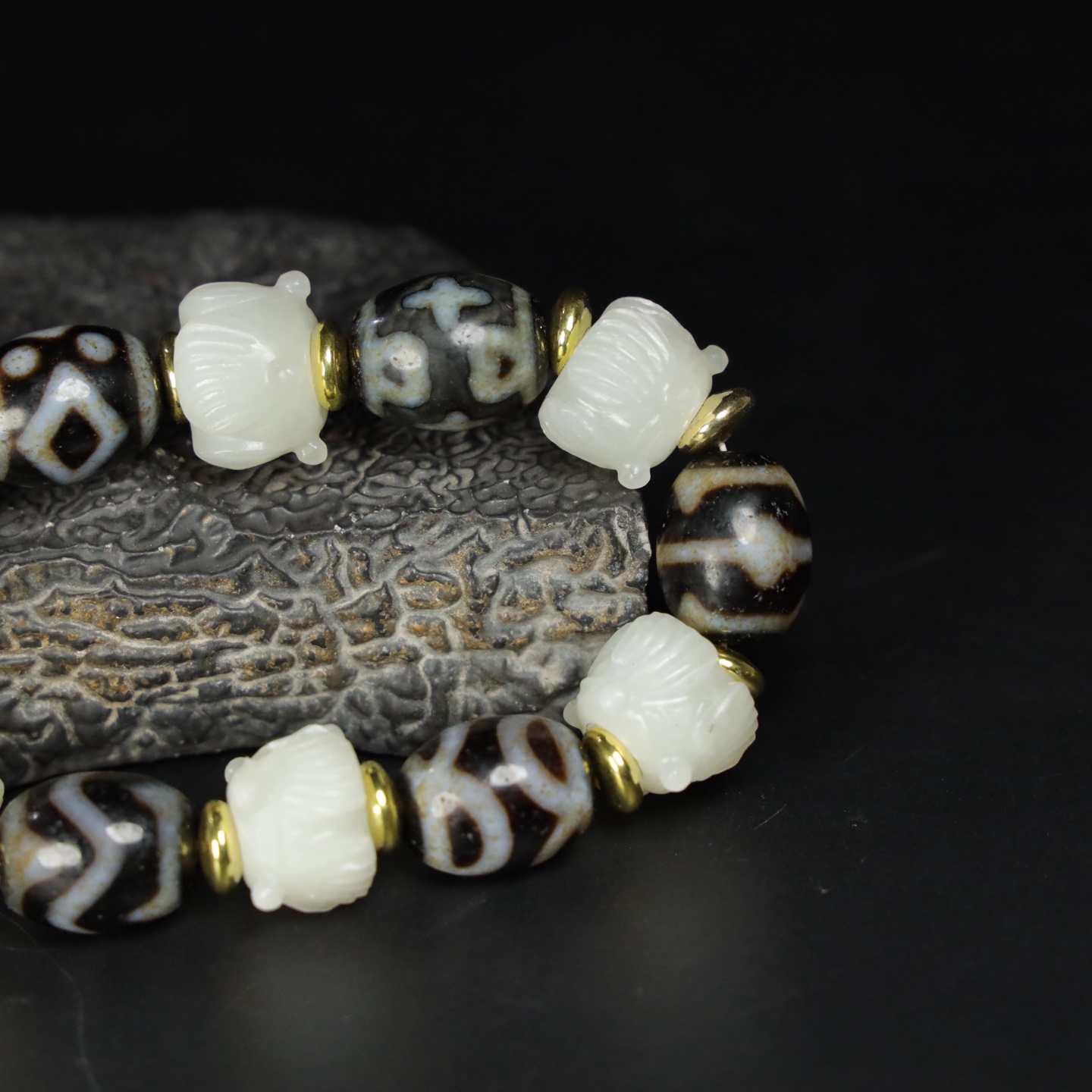 Chinese Natural Jade Carved Cicada Bead Bracelet