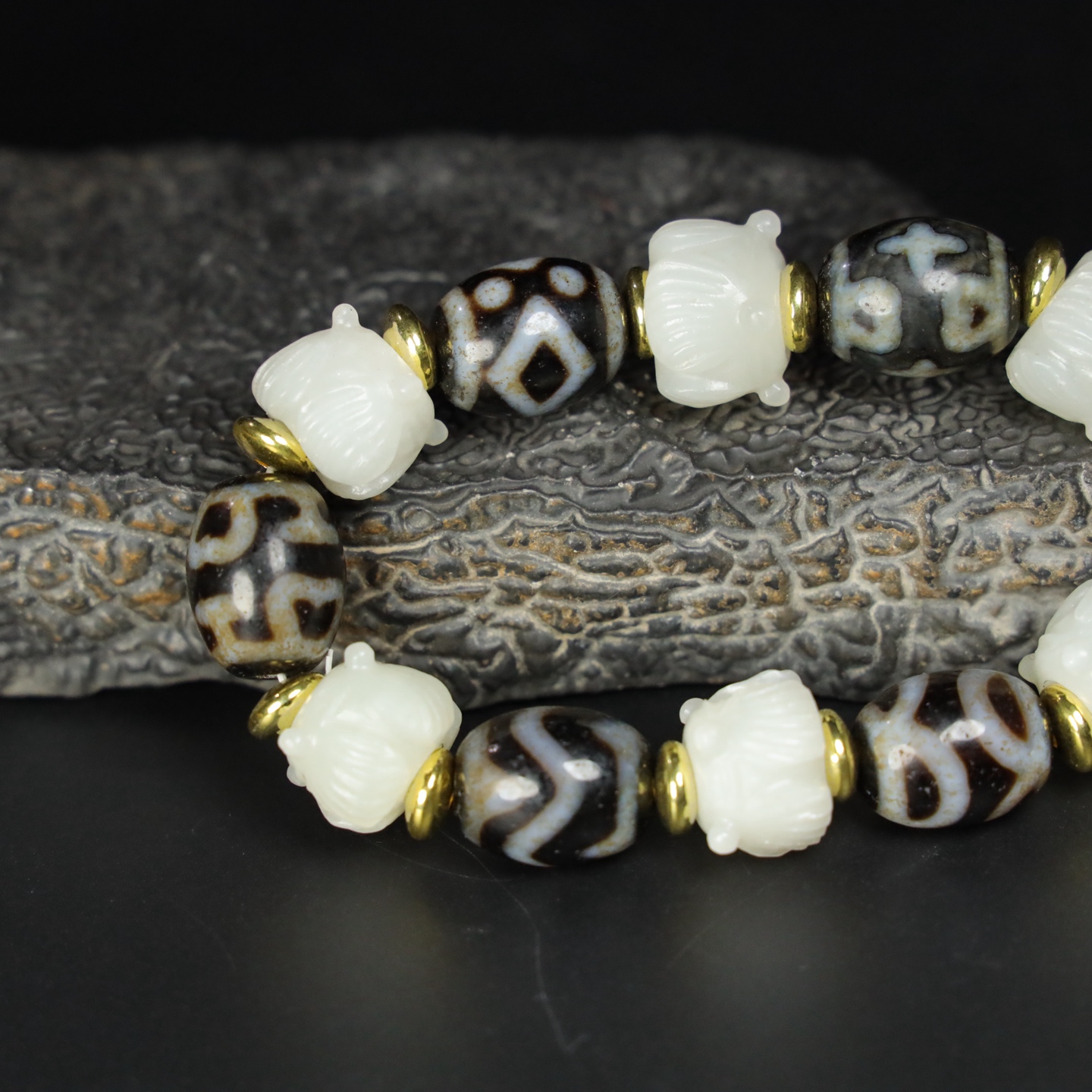 Chinese Natural Jade Carved Cicada Bead Bracelet