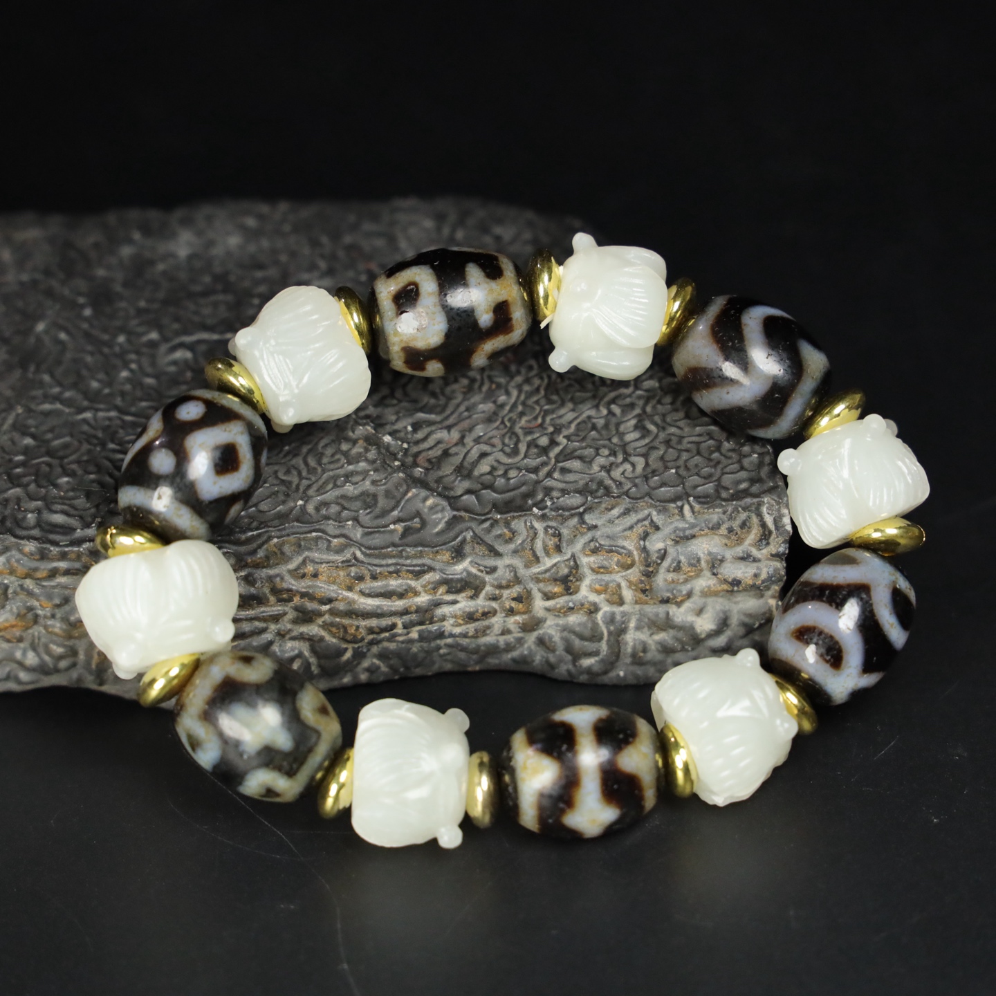 Chinese Natural Jade Carved Cicada Bead Bracelet