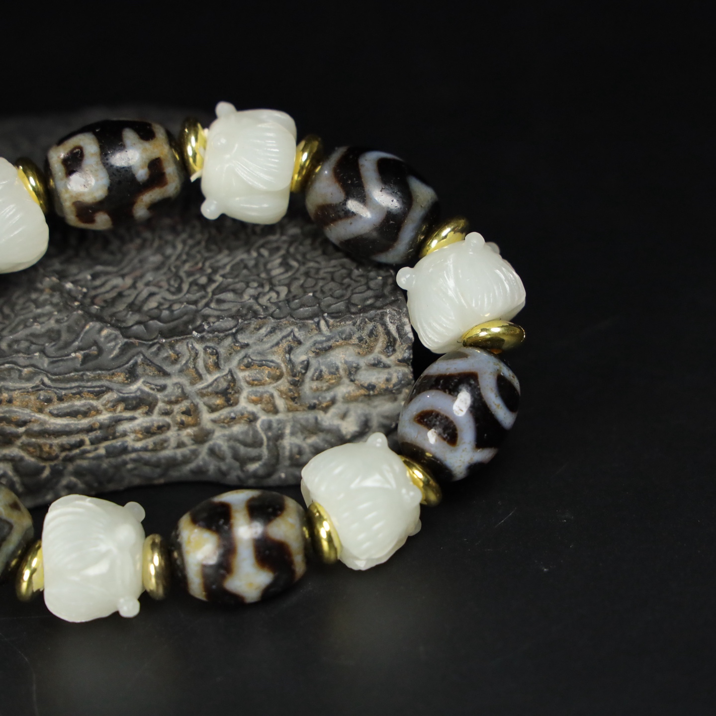 Chinese Natural Jade Carved Cicada Bead Bracelet