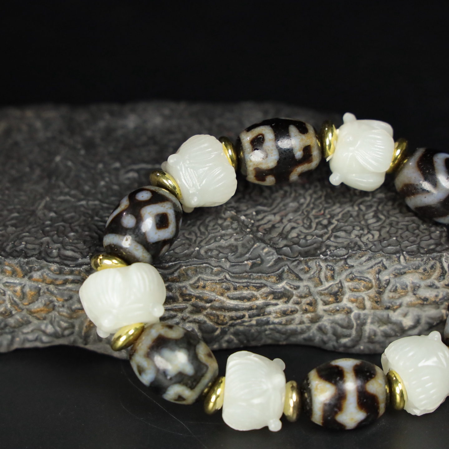 Chinese Natural Jade Carved Cicada Bead Bracelet
