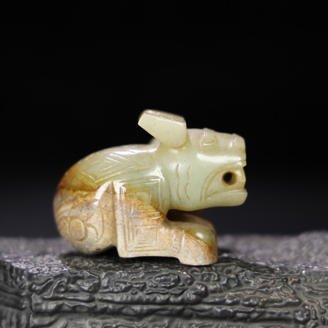 Chinese Natural Jade Carved Curly-tailed Dragon