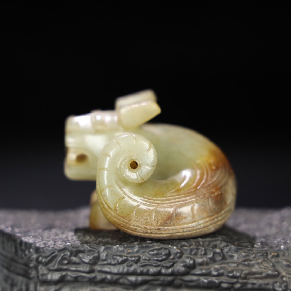 Chinese Natural Jade Carved Curly-tailed Dragon