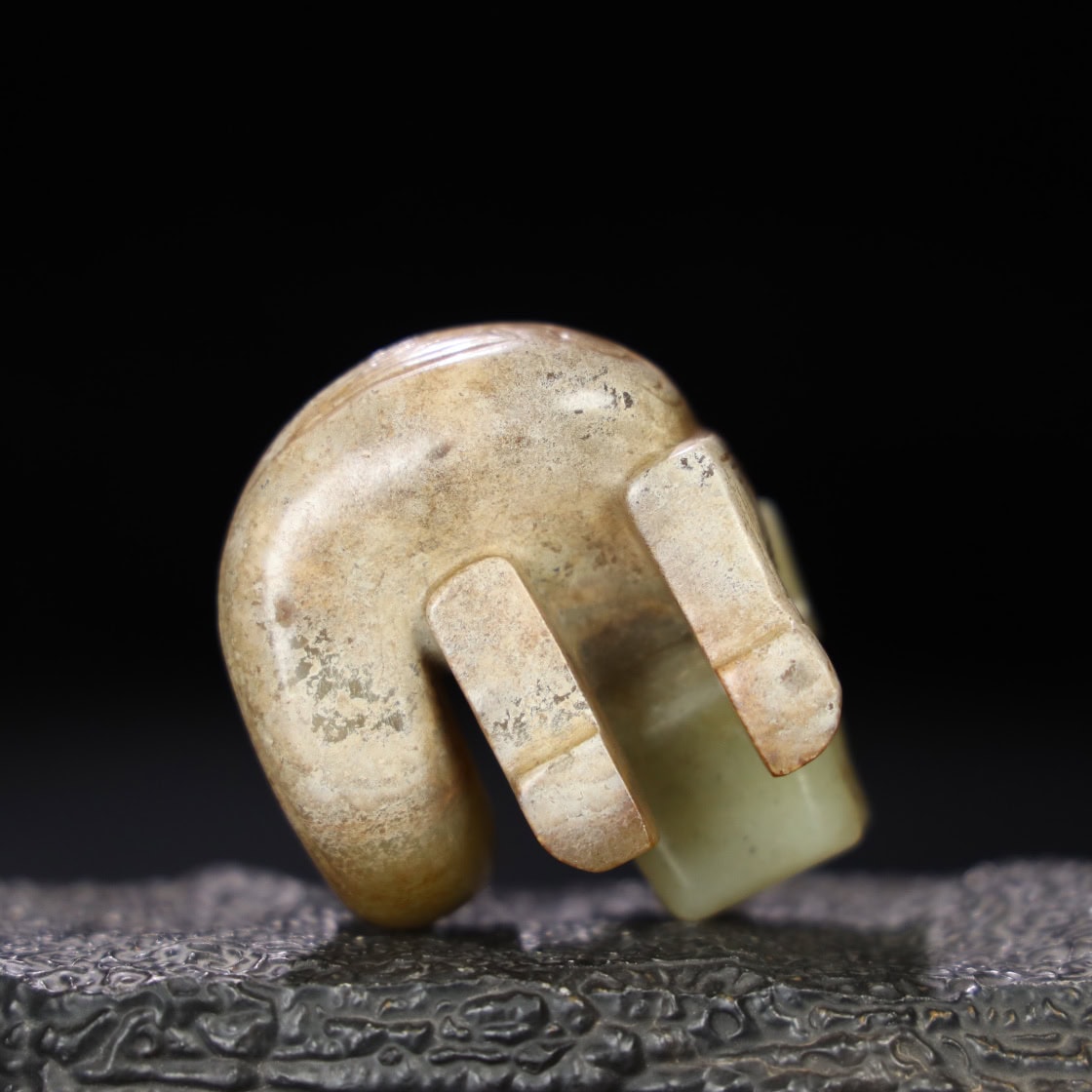 Chinese Natural Jade Carved Curly-tailed Dragon