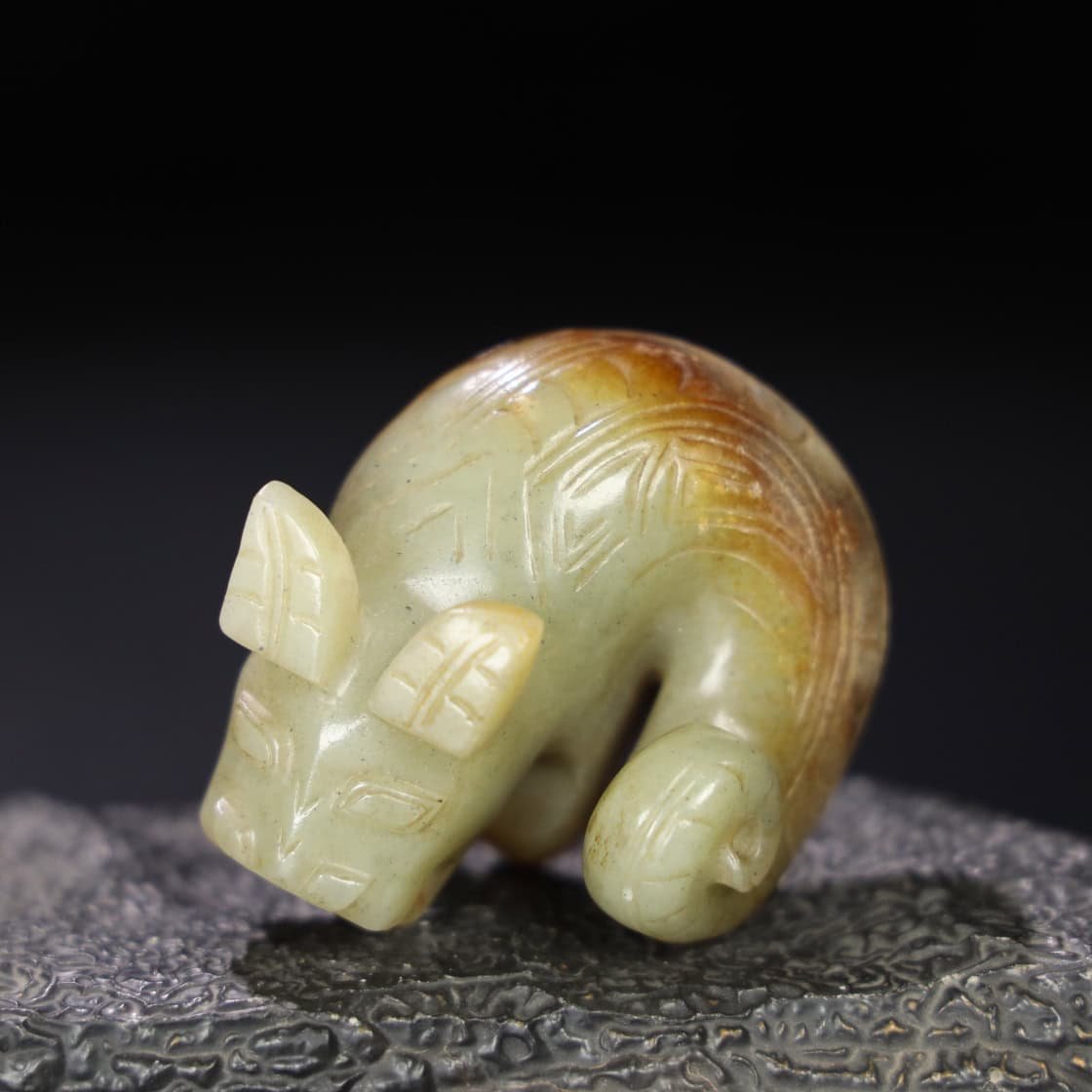 Chinese Natural Jade Carved Curly-tailed Dragon