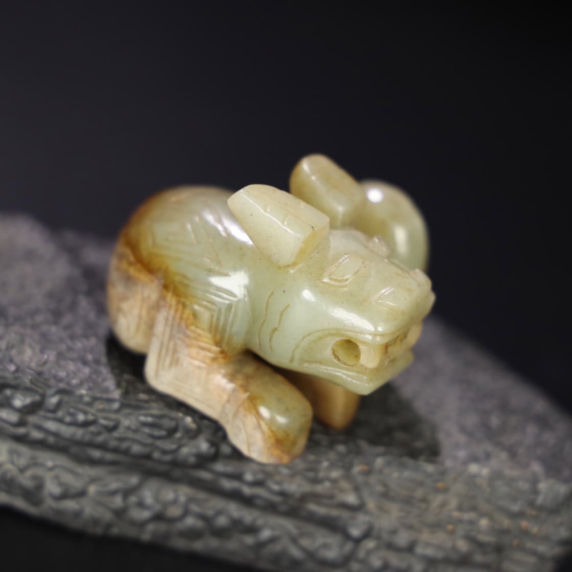 Chinese Natural Jade Carved Curly-tailed Dragon