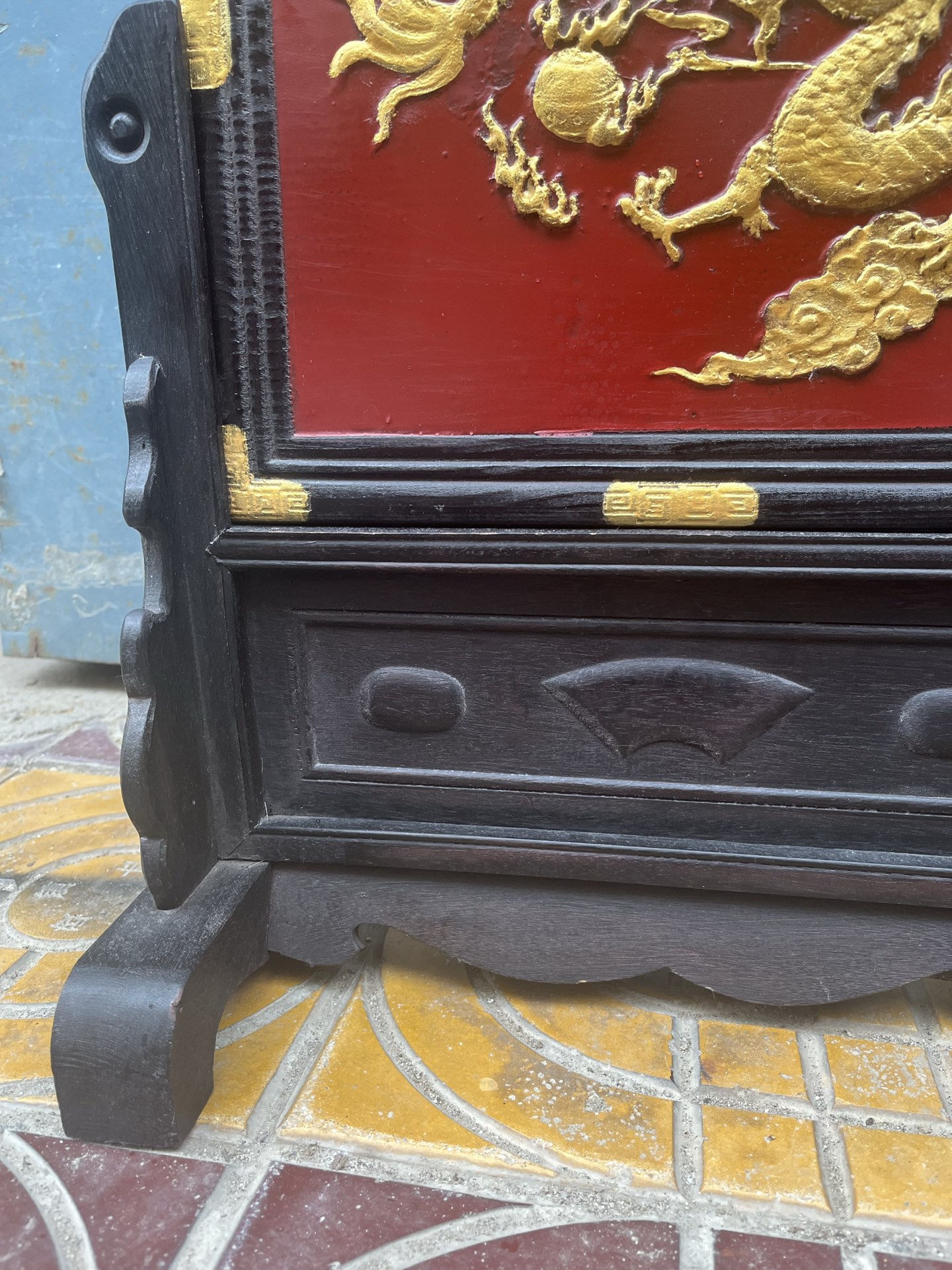 Qing Dynasty Rosewood red and Golden Dragon Pattern wood carving Screen