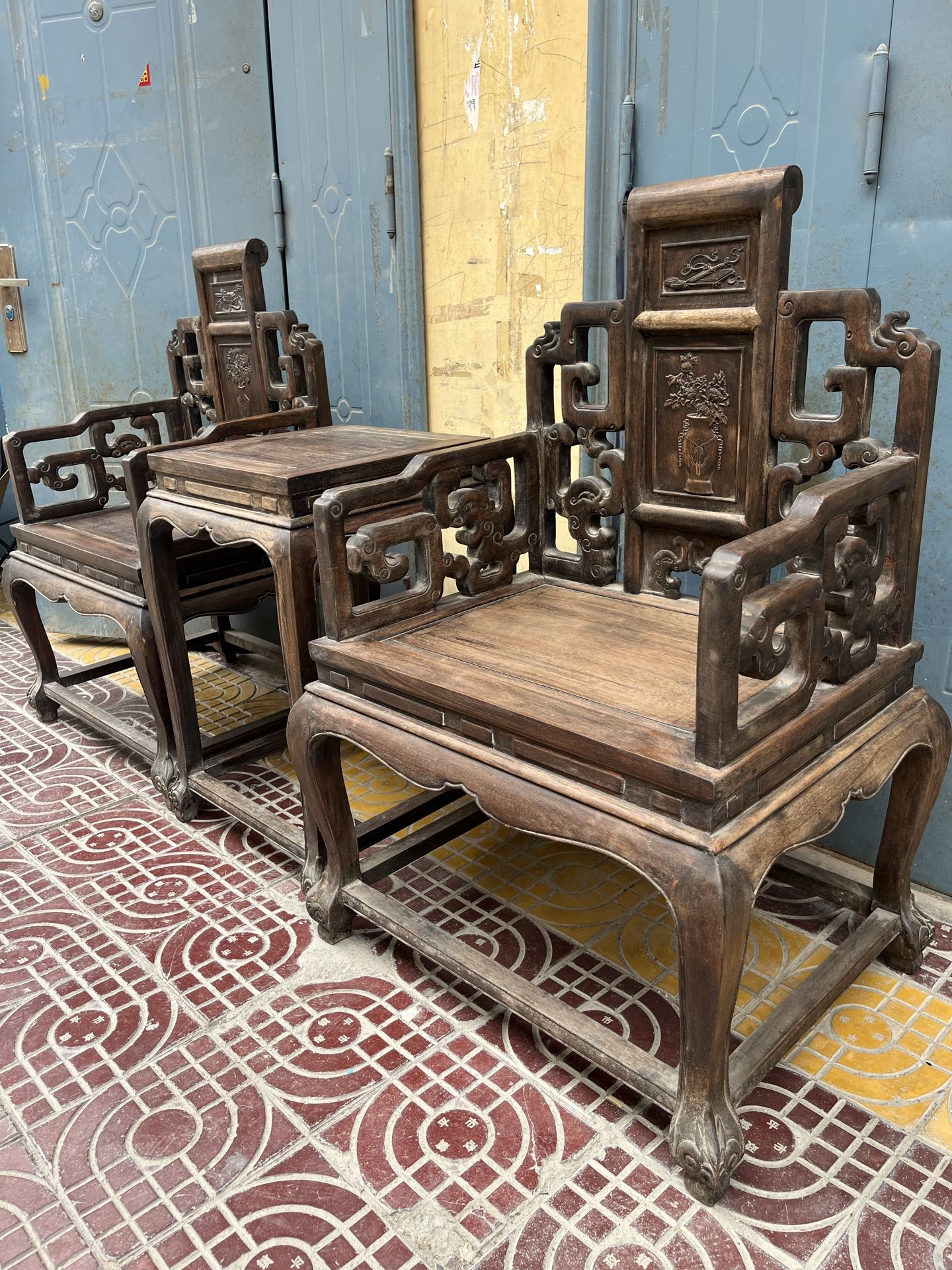 Qing Dynasty Rosewood fully falcon-shaped structuresmooth polishing three-piece chairs