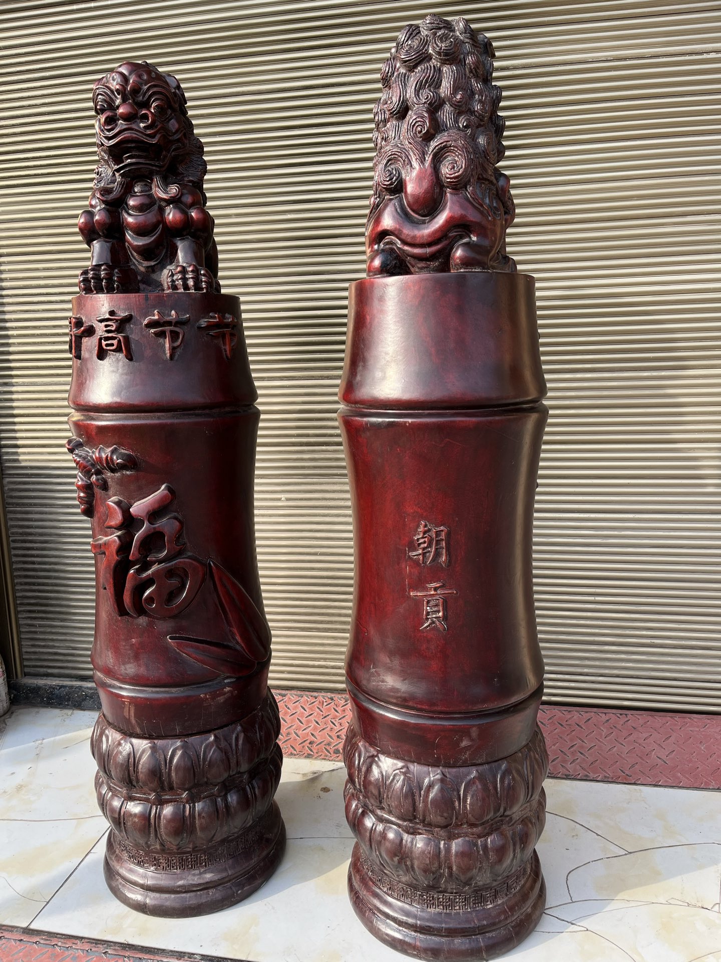 Qing Dynasty Sandalwood High-Relief Carved Feng Shui Featuring Lions Pair pillars
