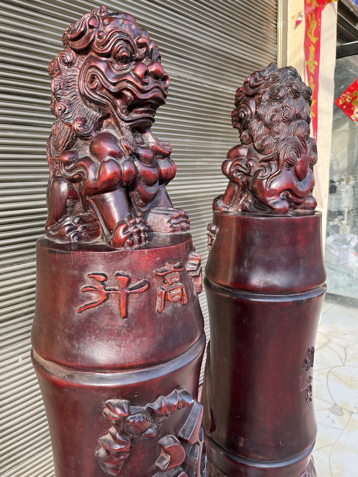 Qing Dynasty Sandalwood High-Relief Carved Feng Shui Featuring Lions Pair pillars