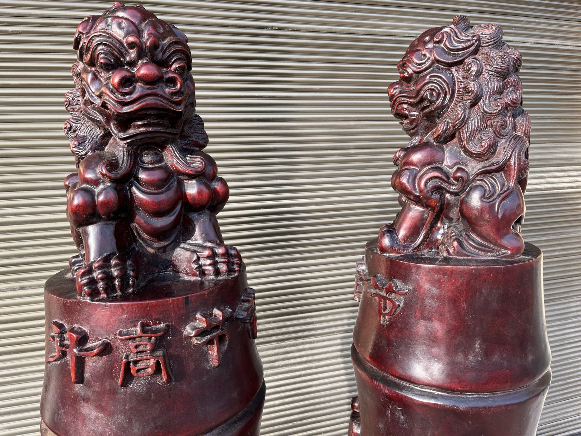 Qing Dynasty Sandalwood High-Relief Carved Feng Shui Featuring Lions Pair pillars