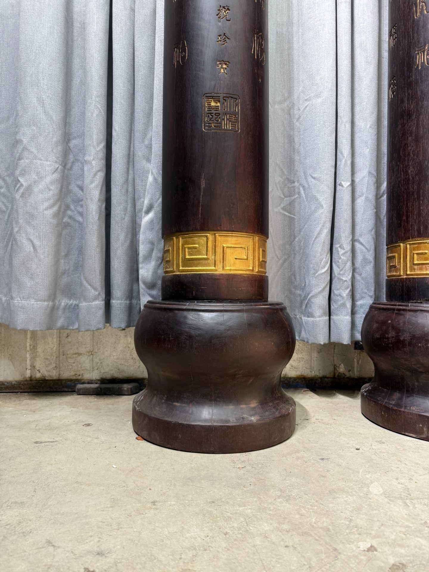 Qing Dynasty Sandalwood clouds and gold-painted hundred blessing pair pillars