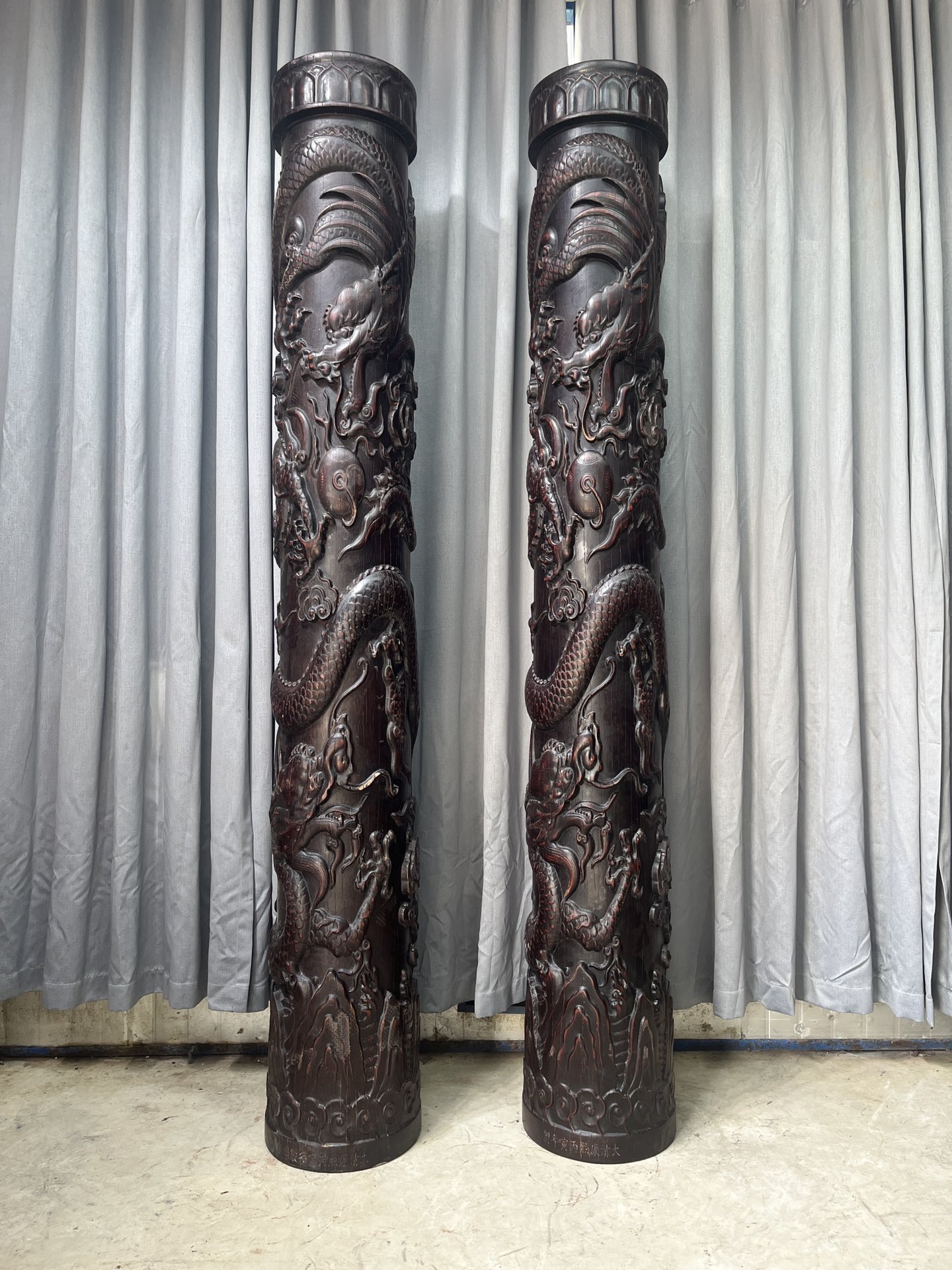 Qing Dynasty Sandalwood dragon roof beams pattern carvings pair high-relief pillars