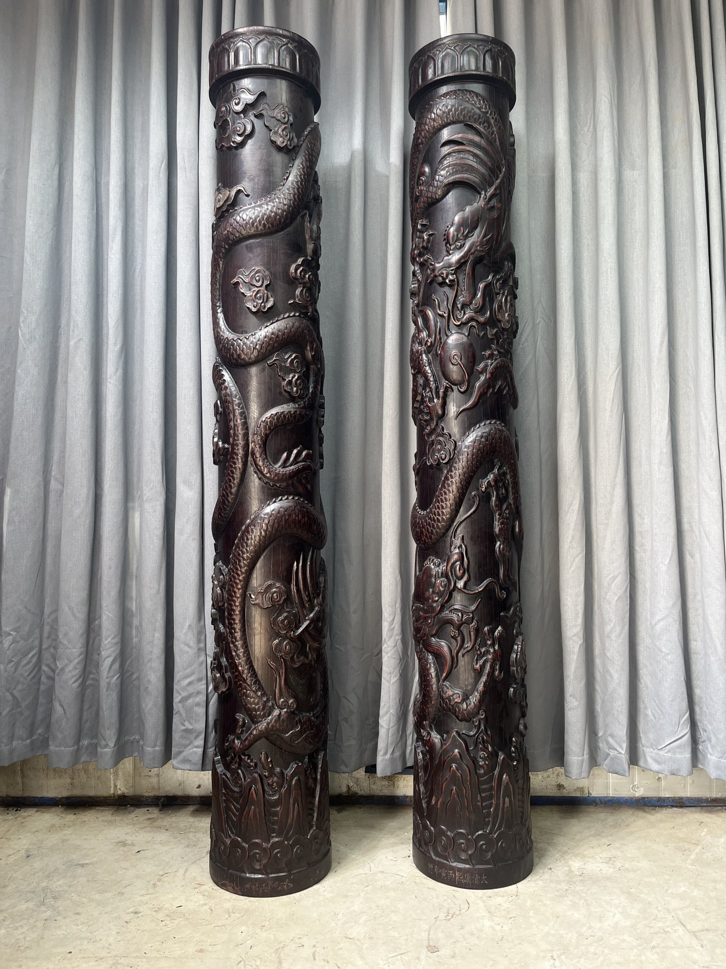 Qing Dynasty Sandalwood dragon roof beams pattern carvings pair high-relief pillars
