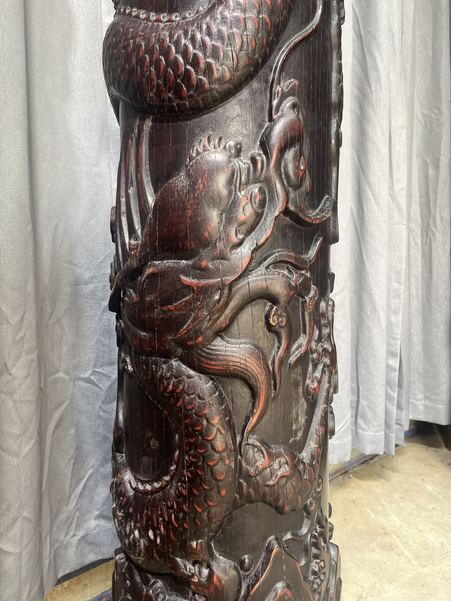 Qing Dynasty Sandalwood dragon roof beams pattern carvings pair high-relief pillars