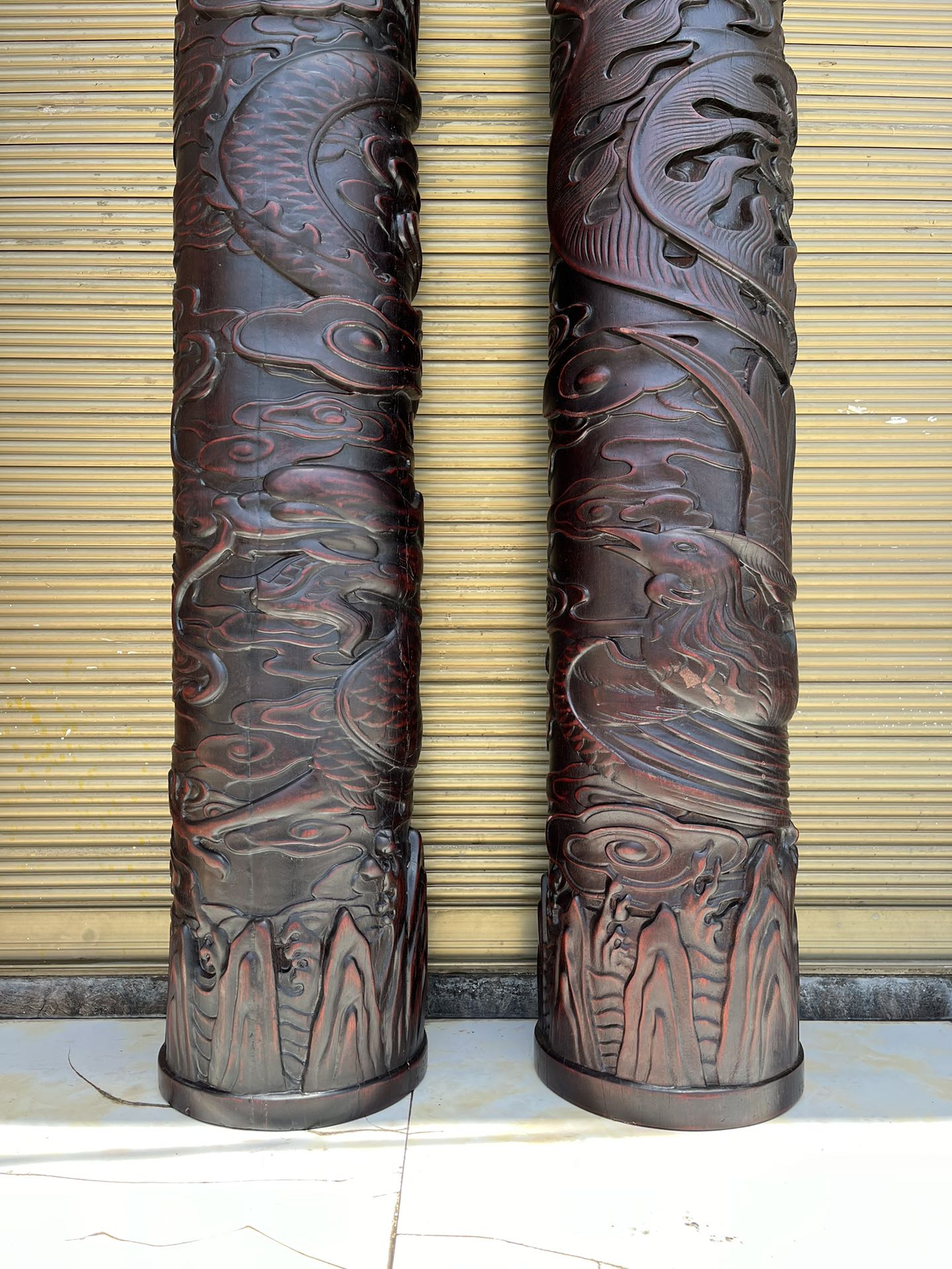 Qing Dynasty Sandalwood dragon pattern carvings pair relief pillars