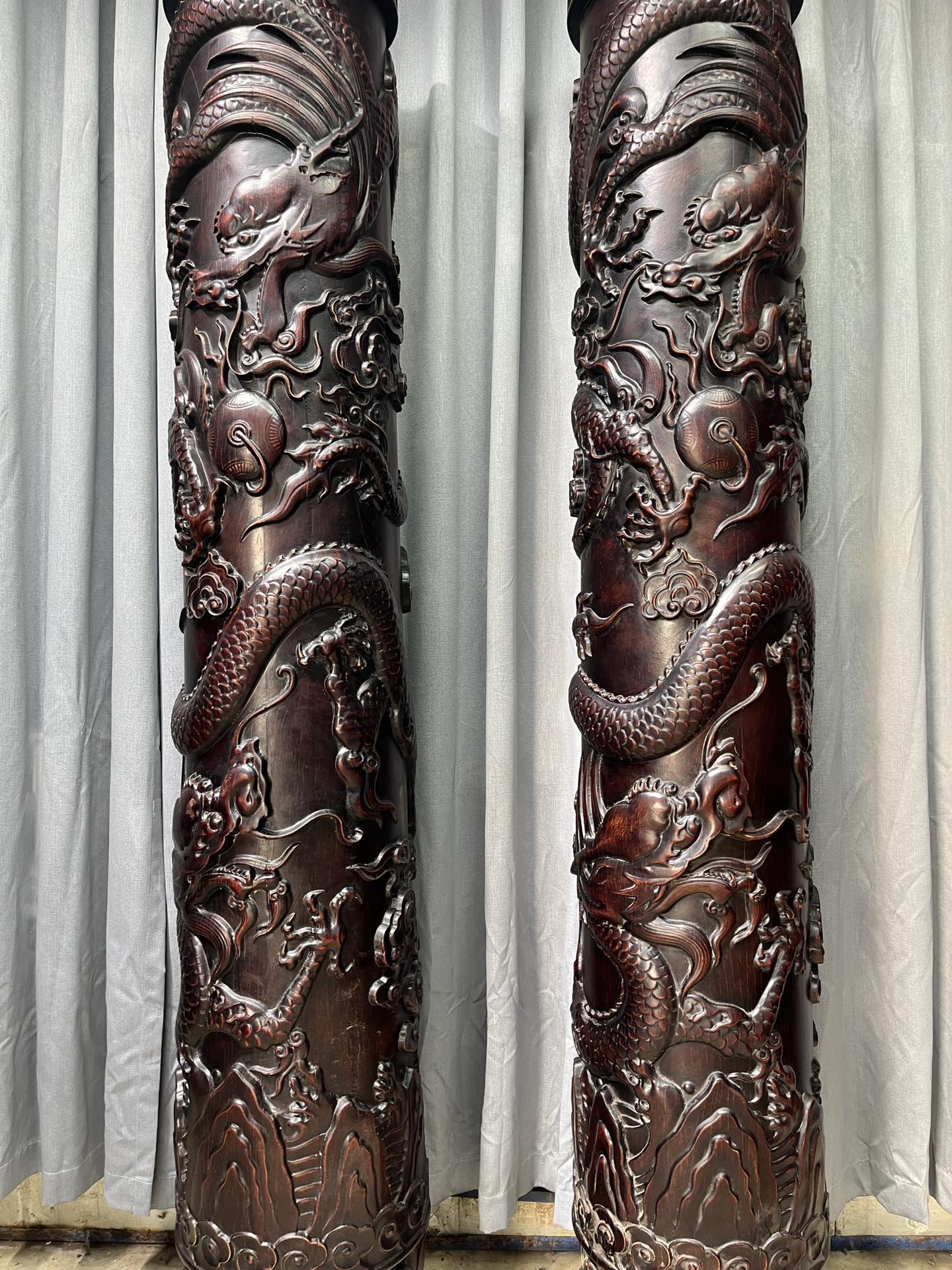 Qing Dynasty Sandalwood dragon pattern carvings pair relief pillars