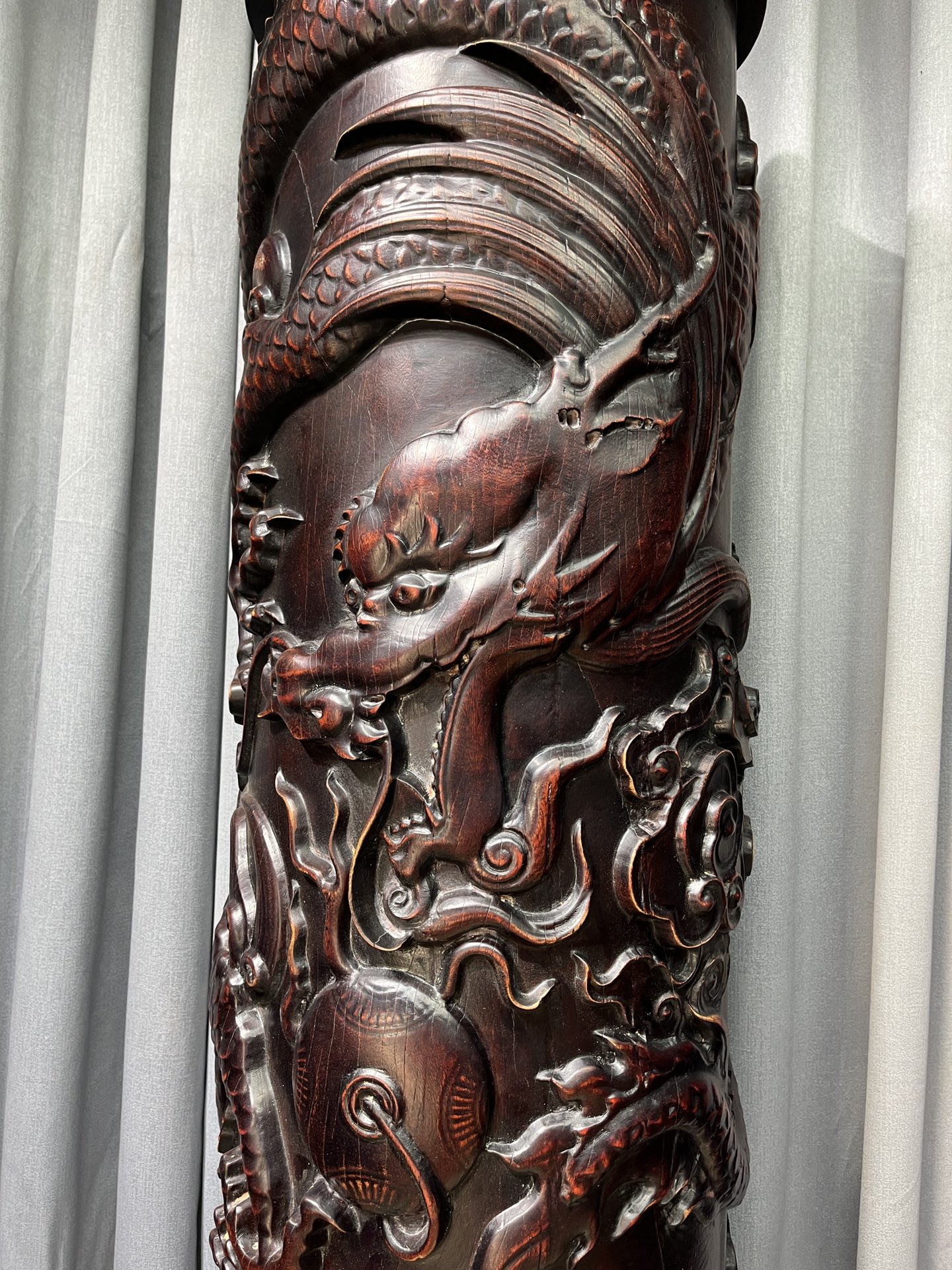 Qing Dynasty Sandalwood dragon pattern carvings pair relief pillars