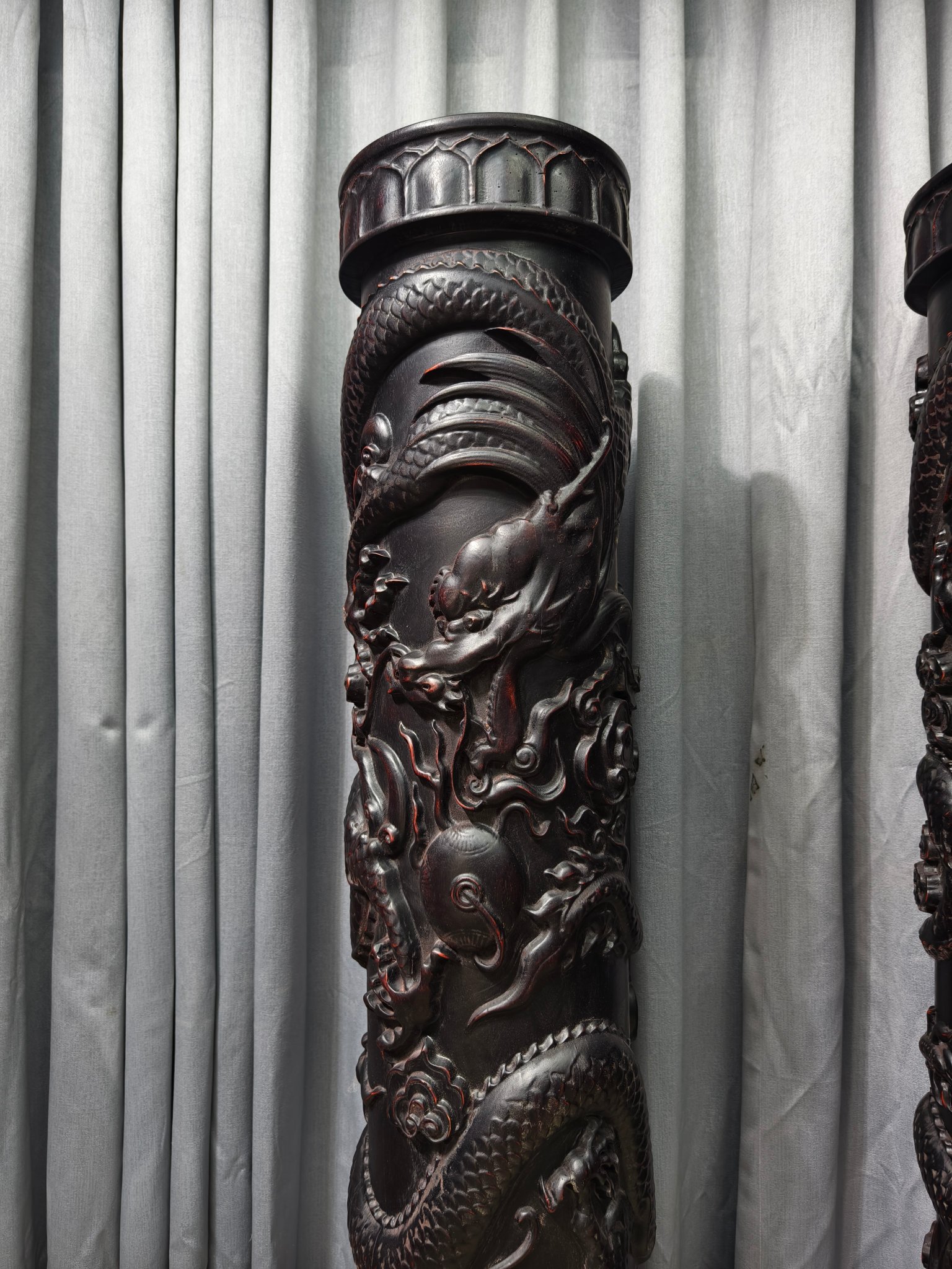 Qing Dynasty Sandalwood dragon pattern carvings pair relief pillars