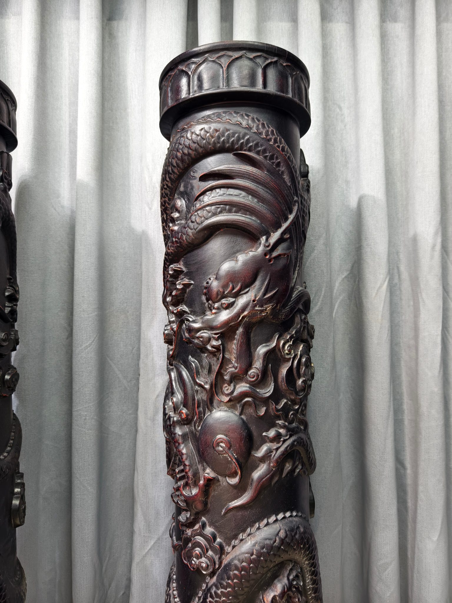 Qing Dynasty Sandalwood dragon pattern carvings pair relief pillars