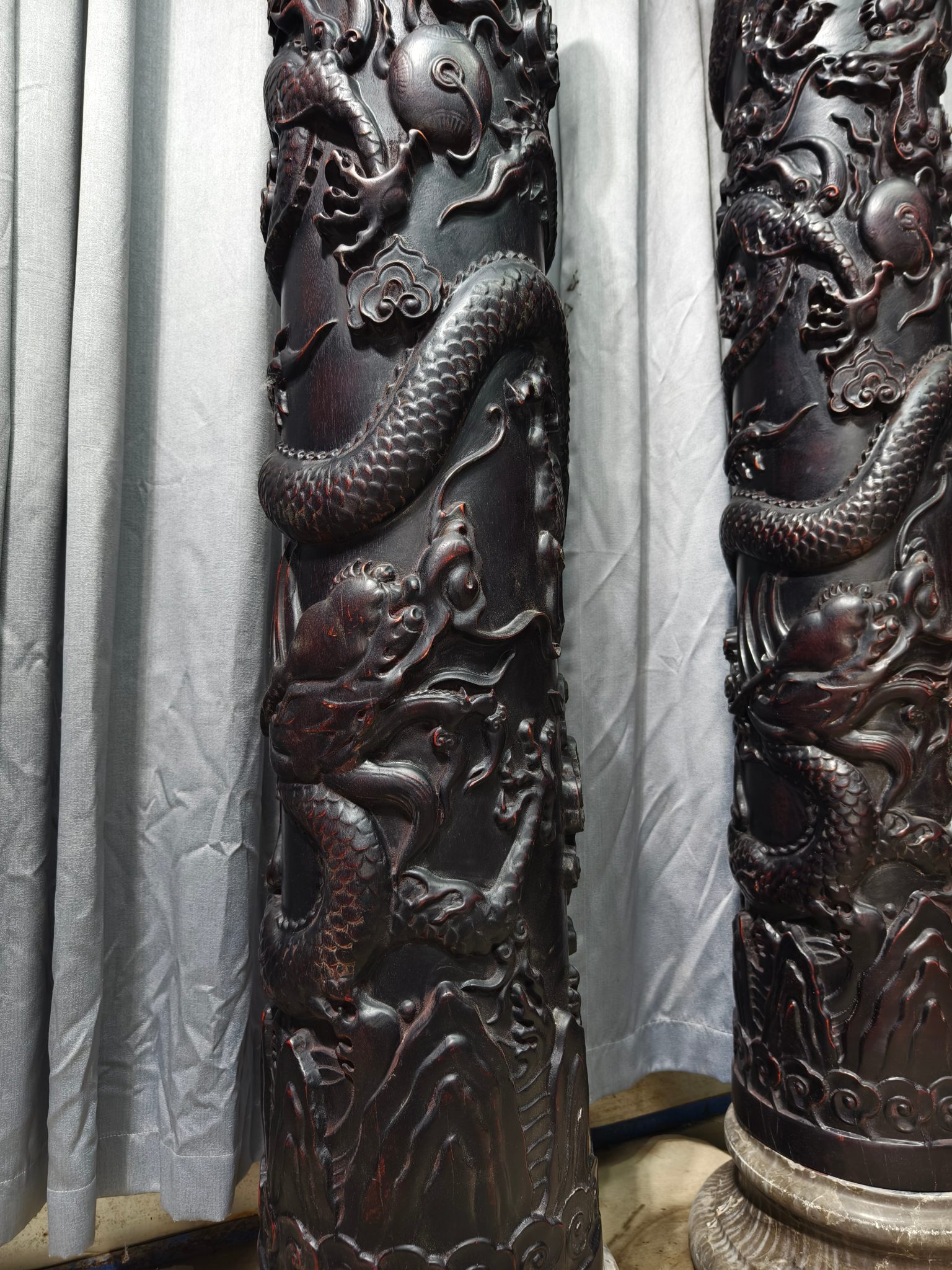Qing Dynasty Sandalwood dragon pattern carvings pair relief pillars