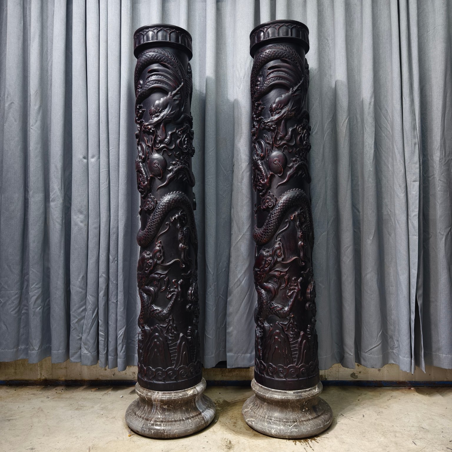Qing Dynasty Sandalwood dragon pattern carvings pair relief pillars