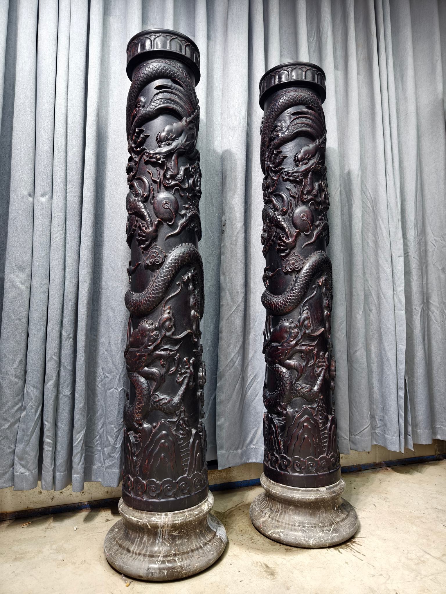 Qing Dynasty Sandalwood dragon pattern carvings pair relief pillars