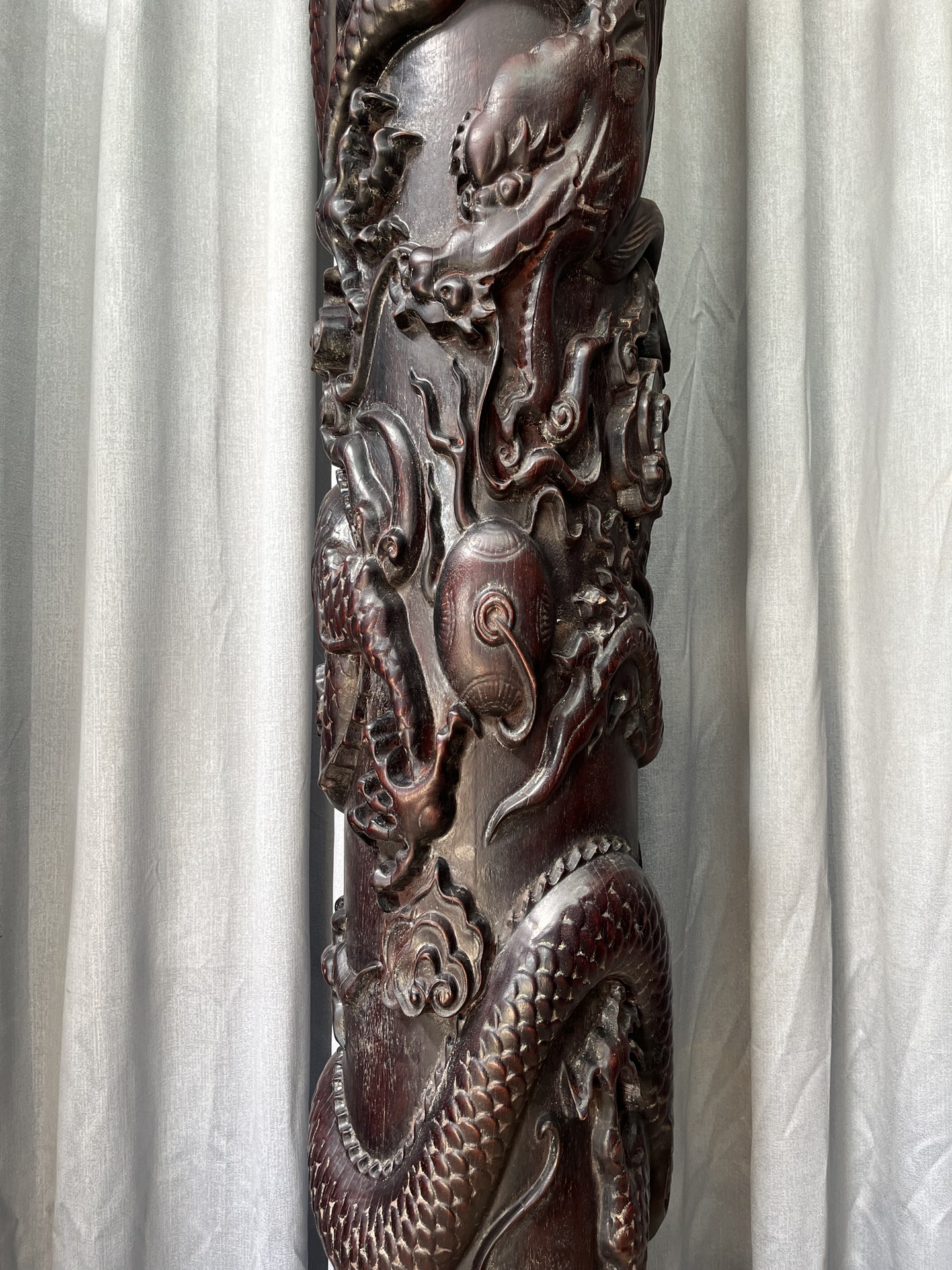 Qing Dynasty Sandalwood dragon pattern carvings pair relief pillars