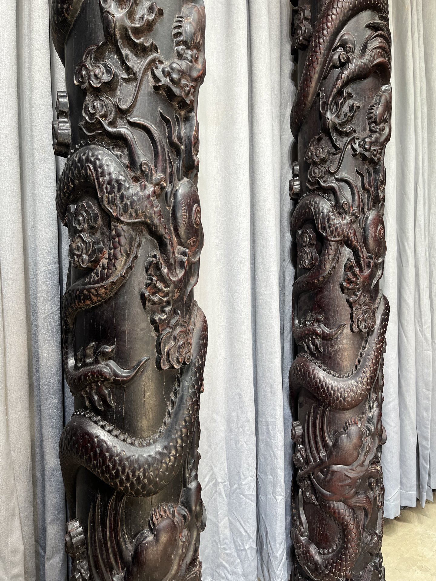 Qing Dynasty Sandalwood dragon pattern carvings pair relief pillars