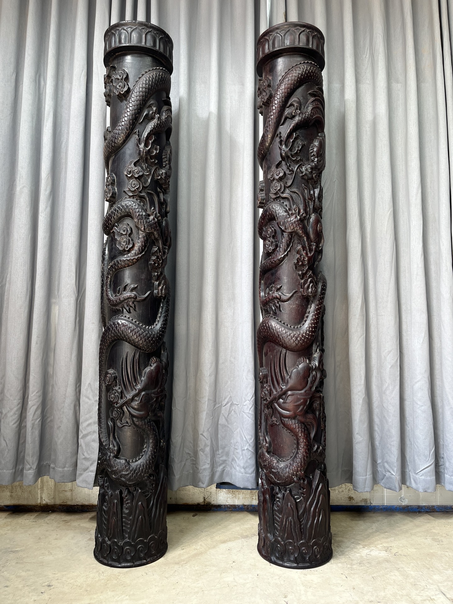 Qing Dynasty Sandalwood dragon pattern carvings pair relief pillars