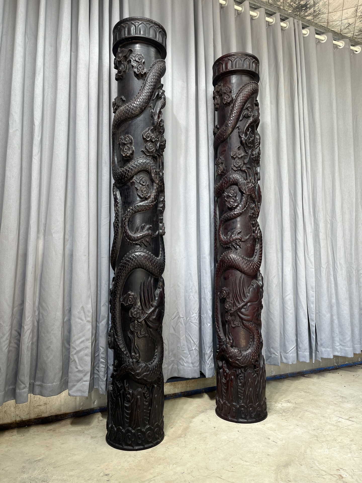 Qing Dynasty Sandalwood dragon pattern carvings pair relief pillars