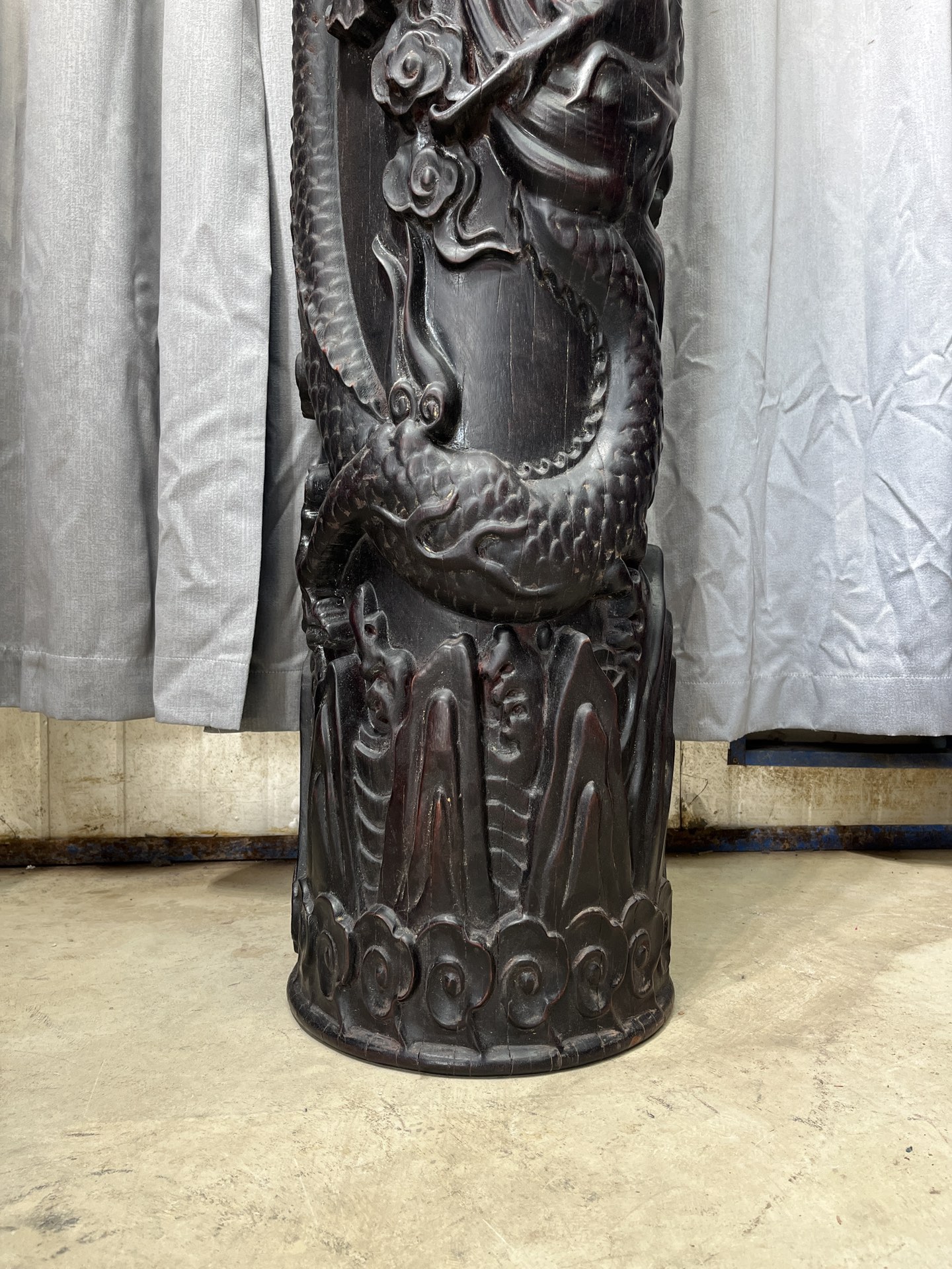 Qing Dynasty Sandalwood dragon pattern carvings pair relief pillars