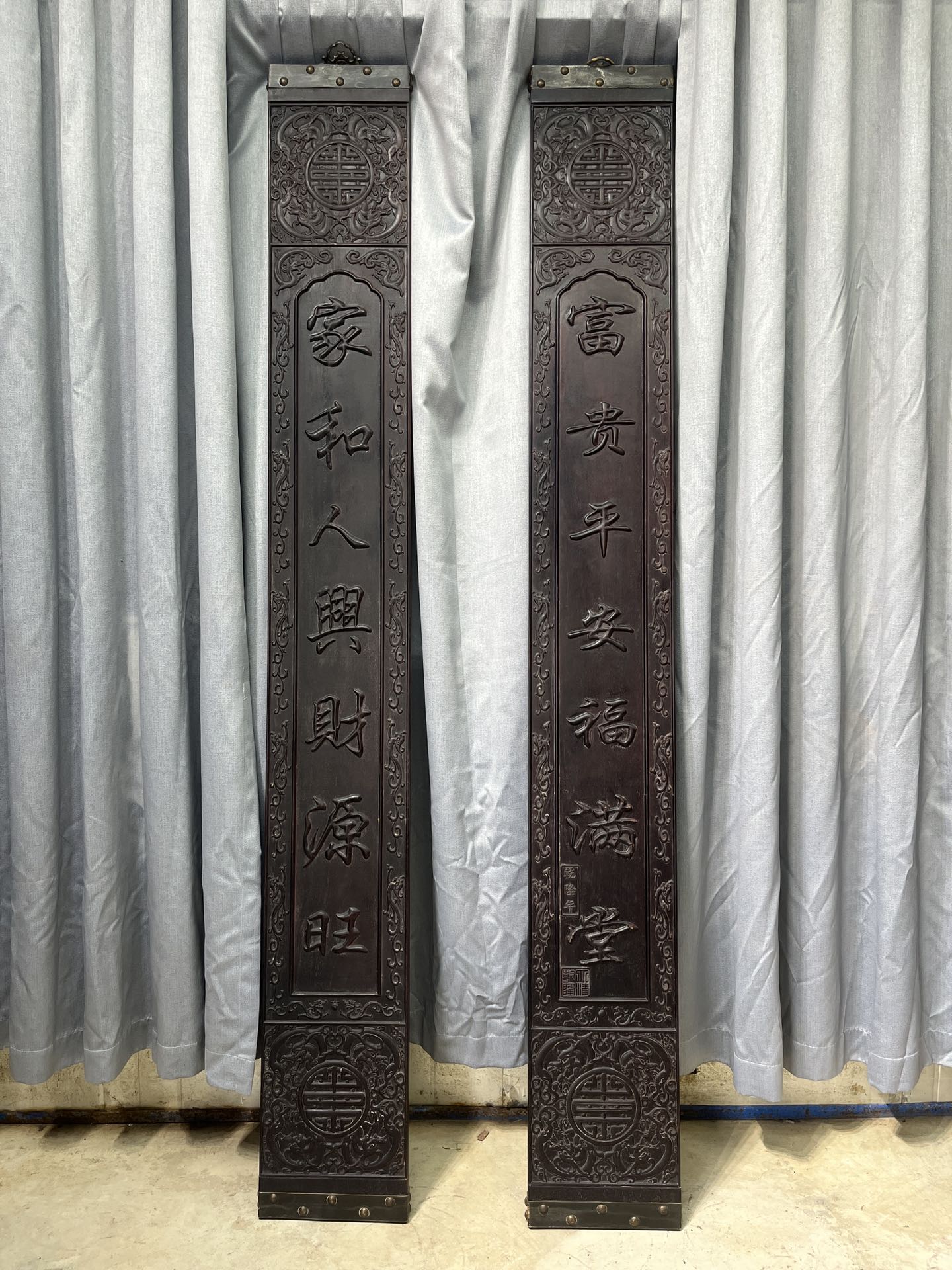 Qing Dynasty Sandalwood hand-engraved grapes feng shui pillar