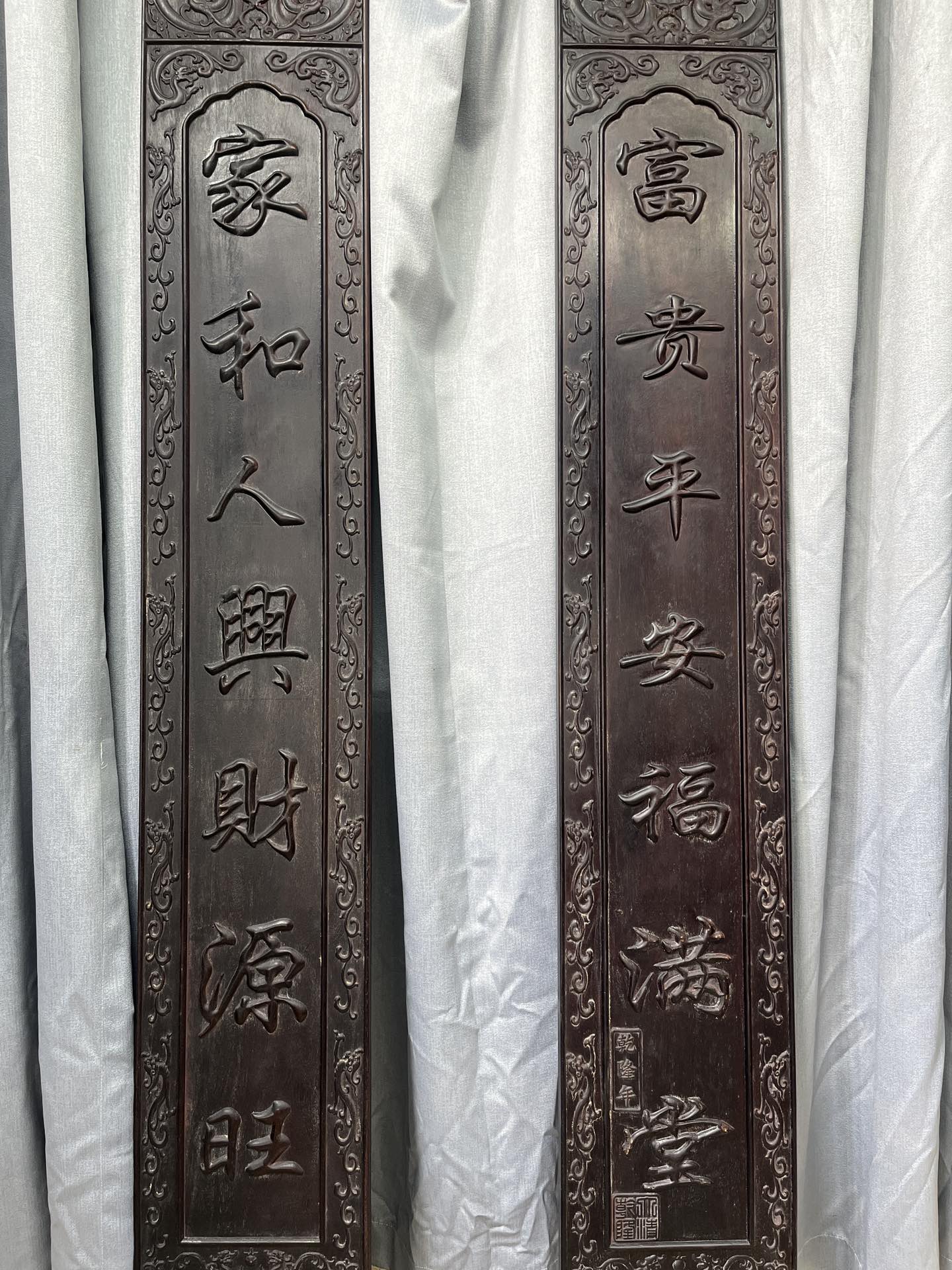 Qing Dynasty Sandalwood hand-engraved grapes feng shui pillar