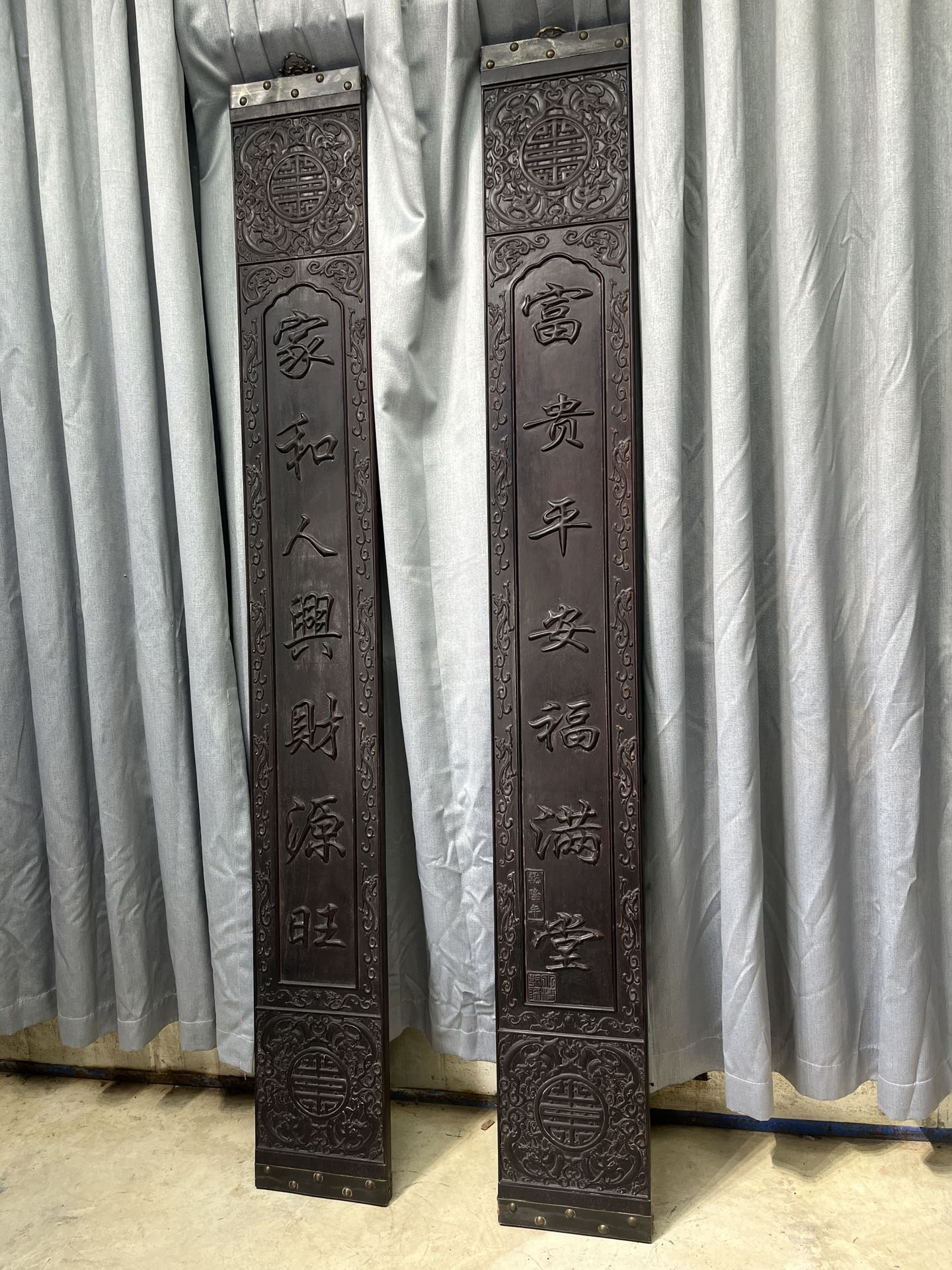Qing Dynasty Sandalwood hand-engraved grapes feng shui pillar