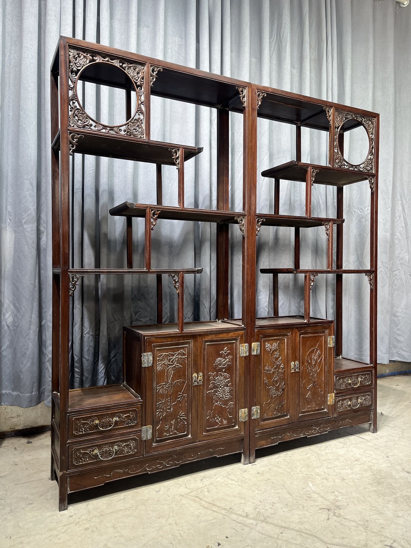 Qing Dynasty Rosewood hand-engraved flower pattern rack