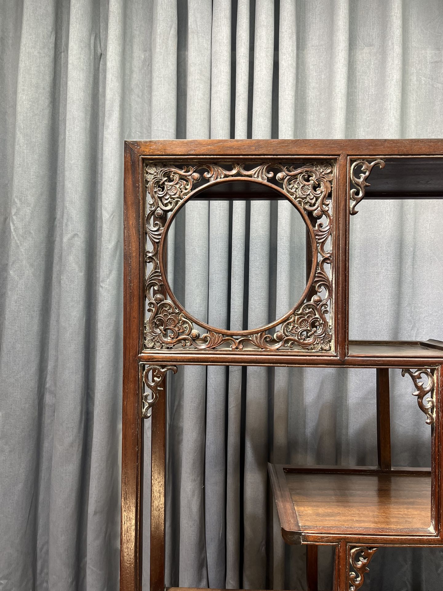 Qing Dynasty Rosewood hand-engraved flower pattern rack