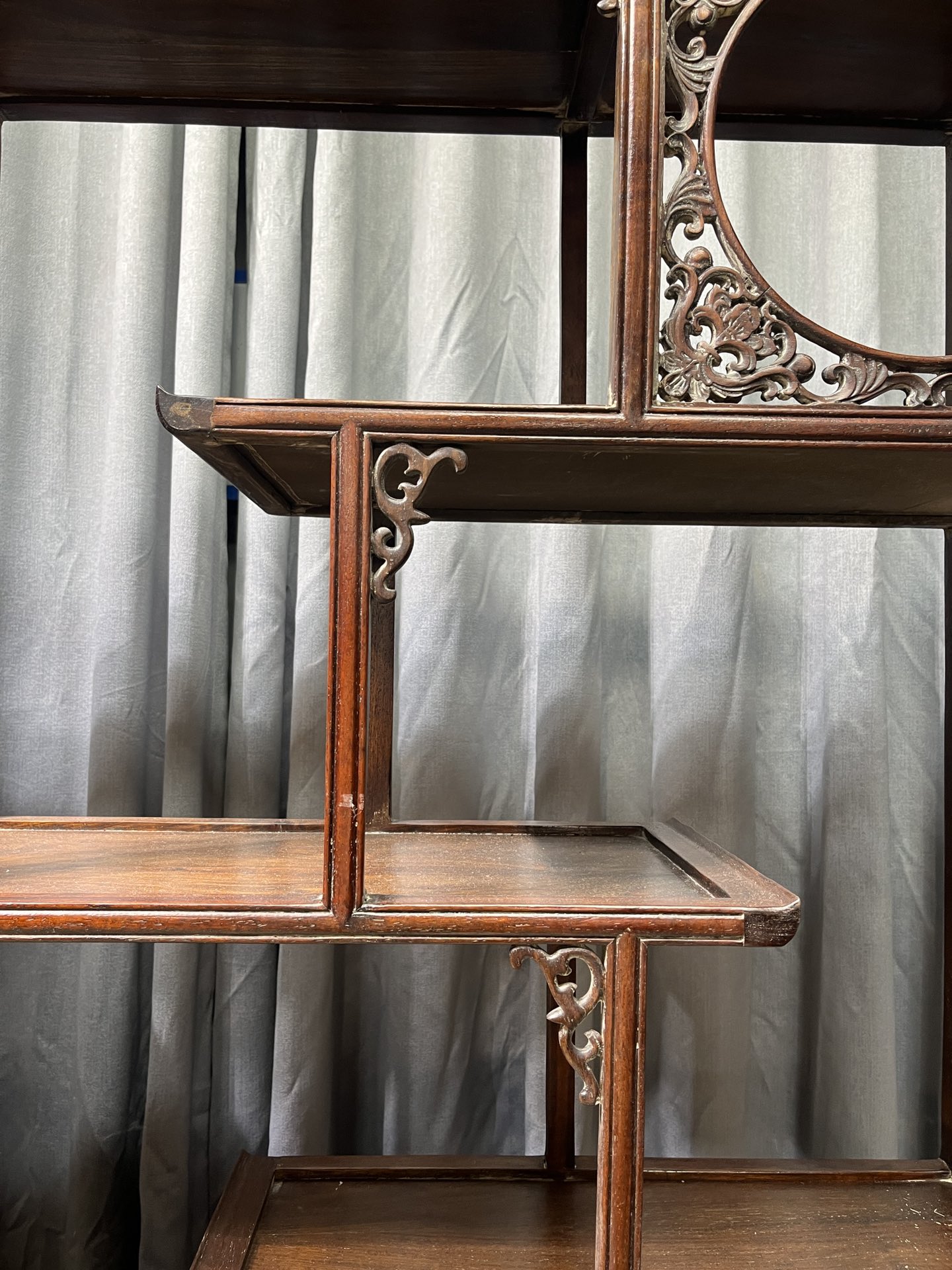 Qing Dynasty Rosewood hand-engraved flower pattern rack
