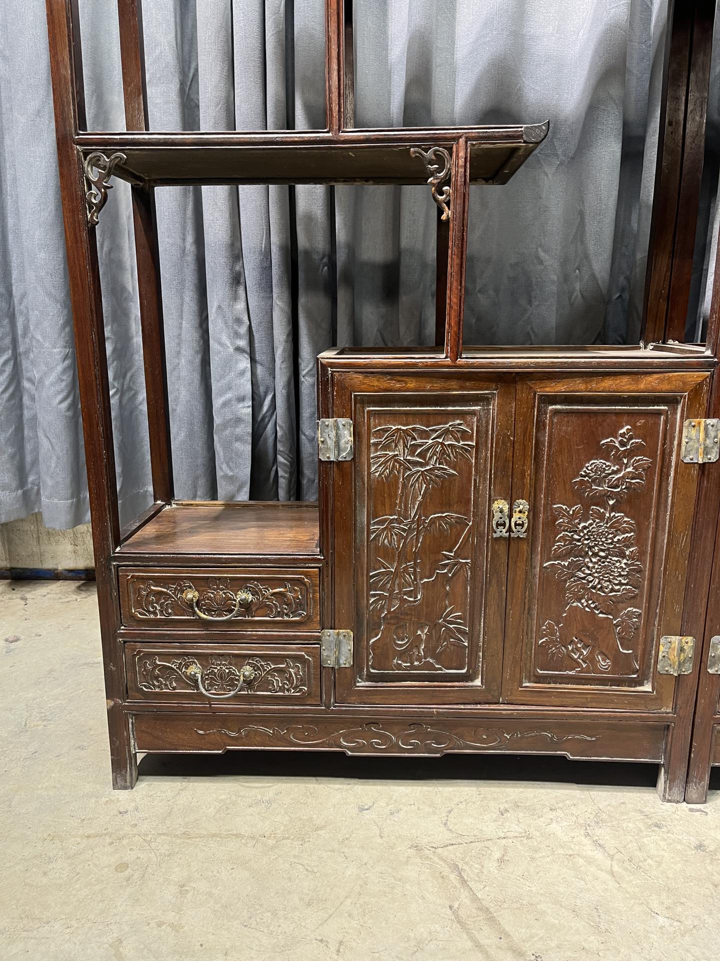 Qing Dynasty Rosewood hand-engraved flower pattern rack
