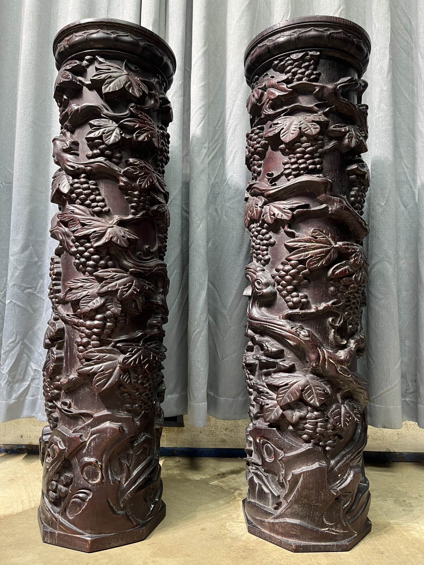 Qing Dynasty Sandalwood hand-engraved grapes feng shui pillar