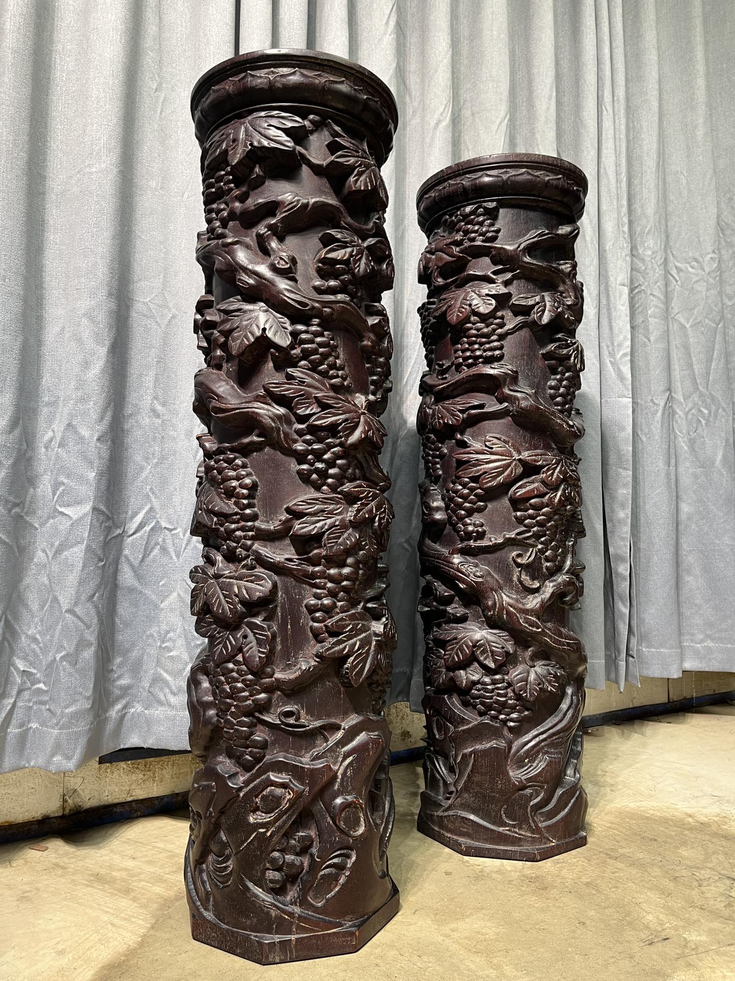 Qing Dynasty Sandalwood hand-engraved grapes feng shui pillar