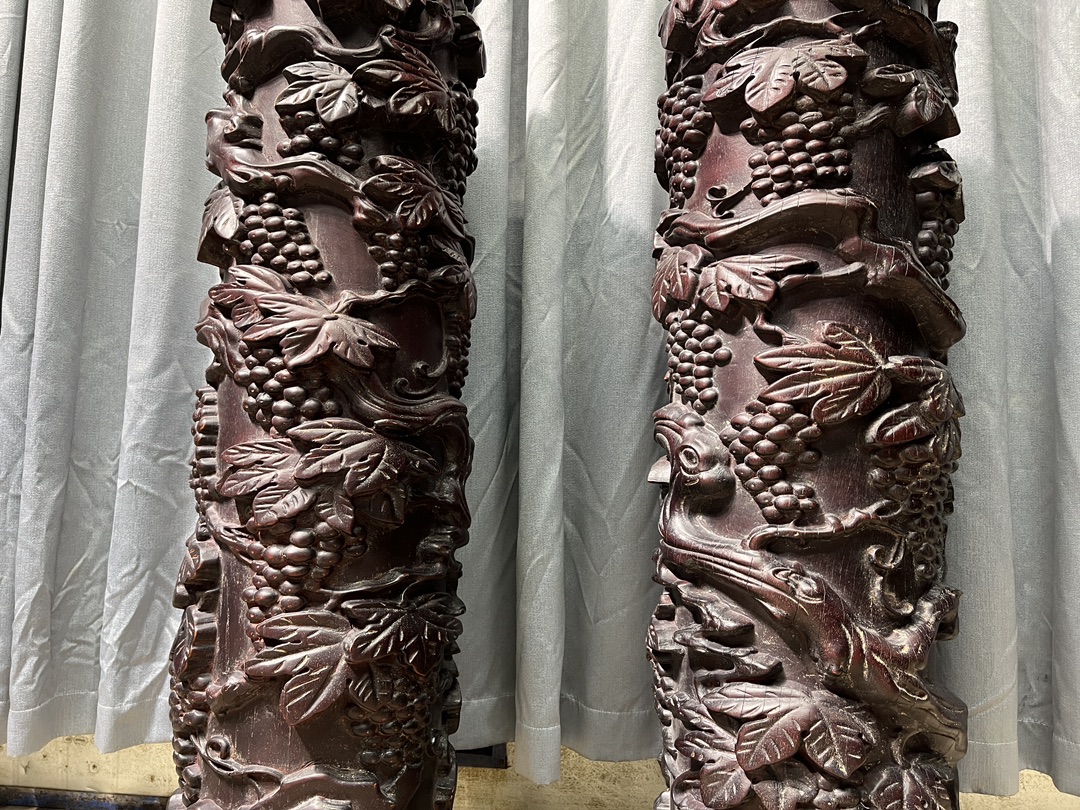 Qing Dynasty Sandalwood hand-engraved grapes feng shui pillar