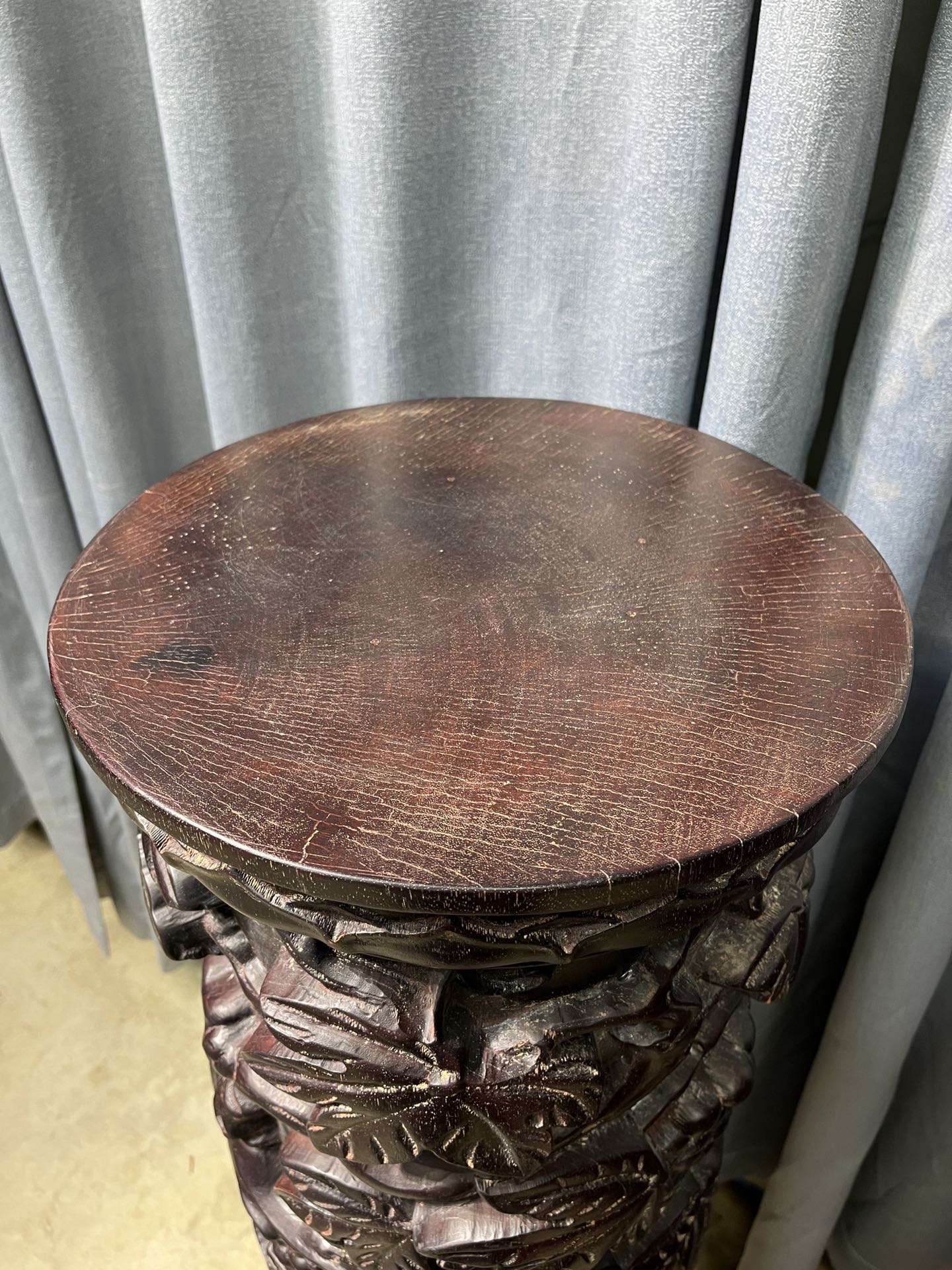 Qing Dynasty Sandalwood hand-engraved grapes feng shui pillar