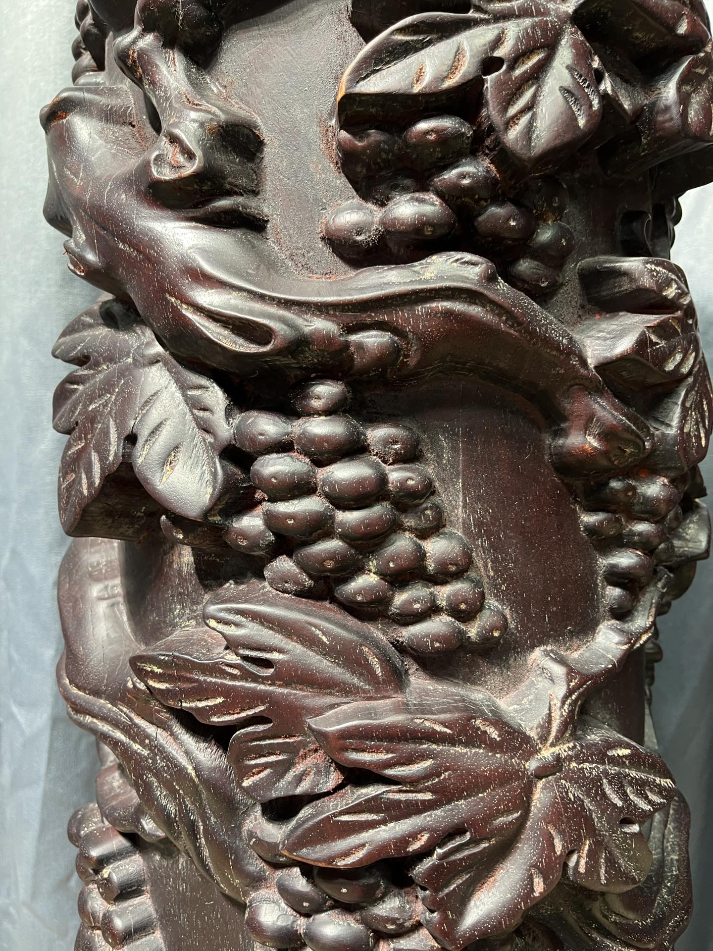 Qing Dynasty Sandalwood hand-engraved grapes feng shui pillar