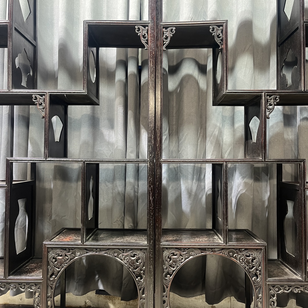 Qing Dynasty Sandalwood hand-engraved flower pattern rack